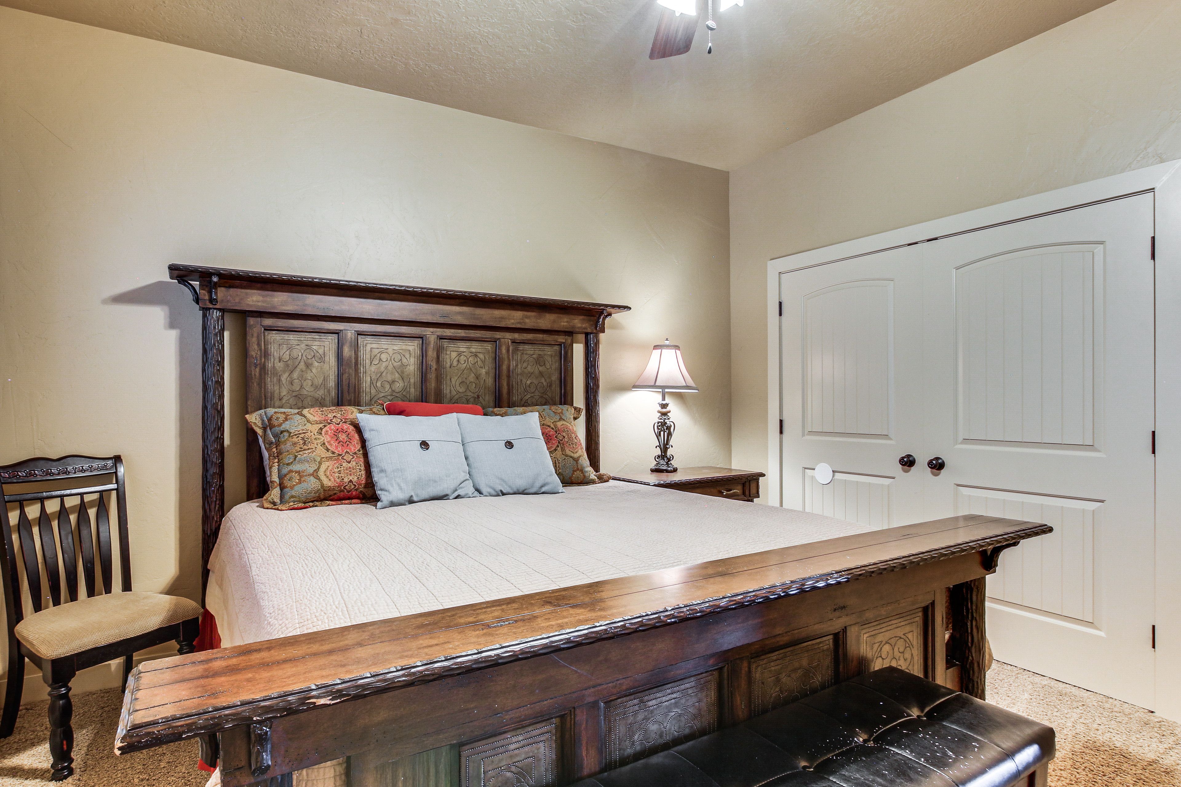 Bedroom 7 | Queen Bed