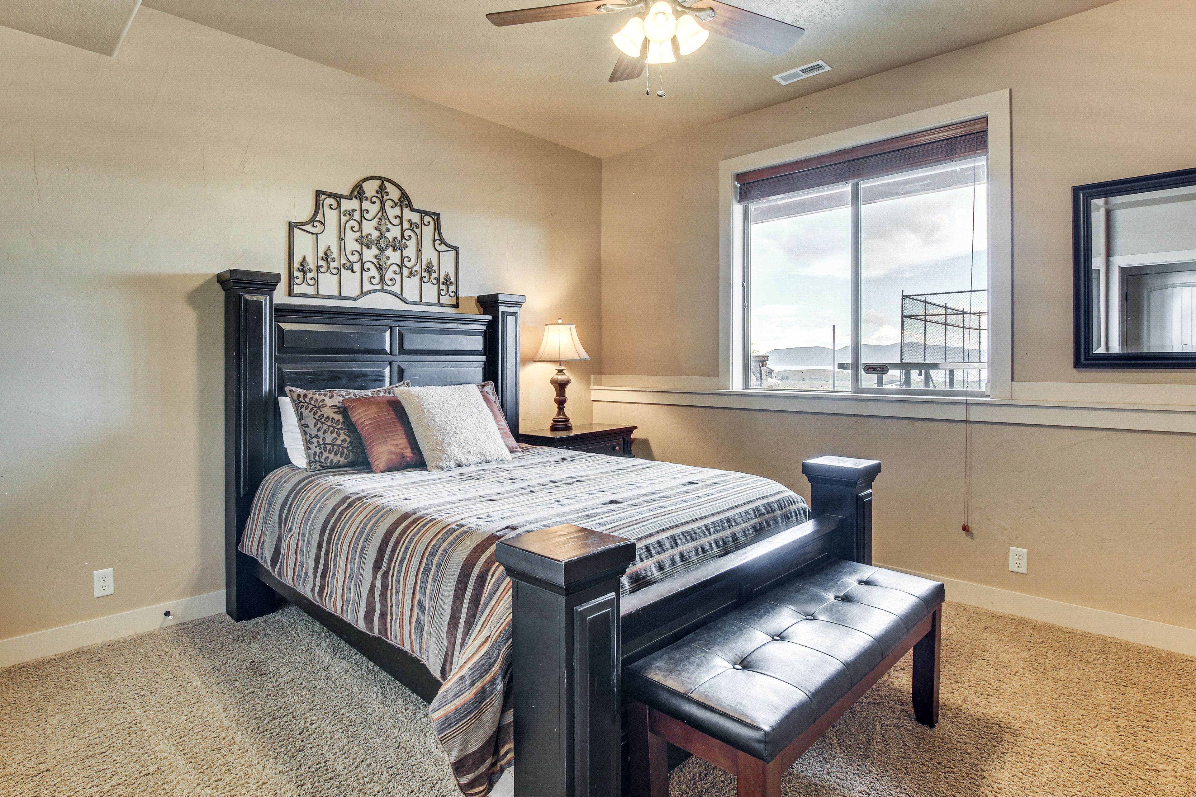 Bedroom 4 | Queen Bed