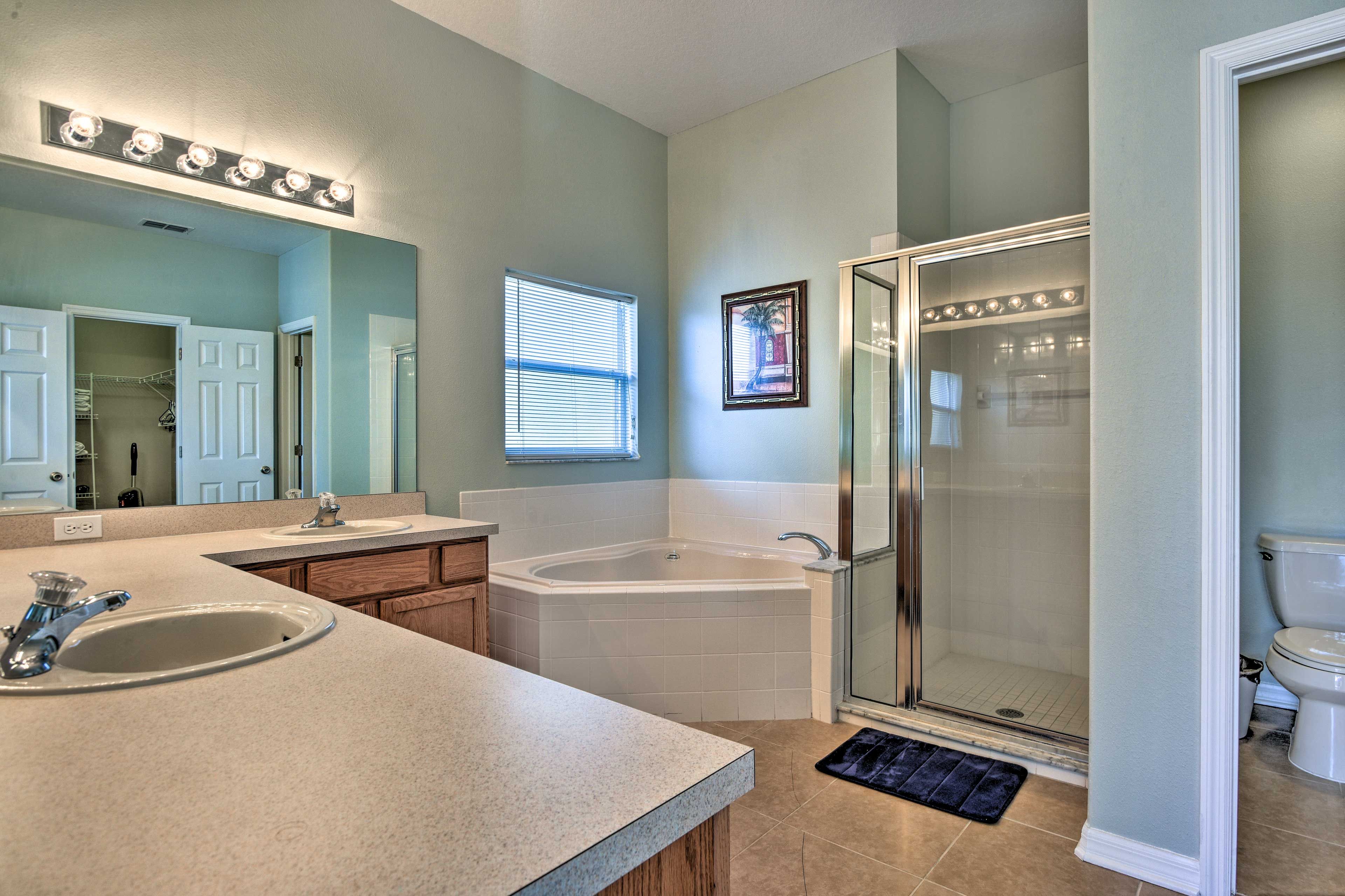 Full Bathroom | Toiletries Provided