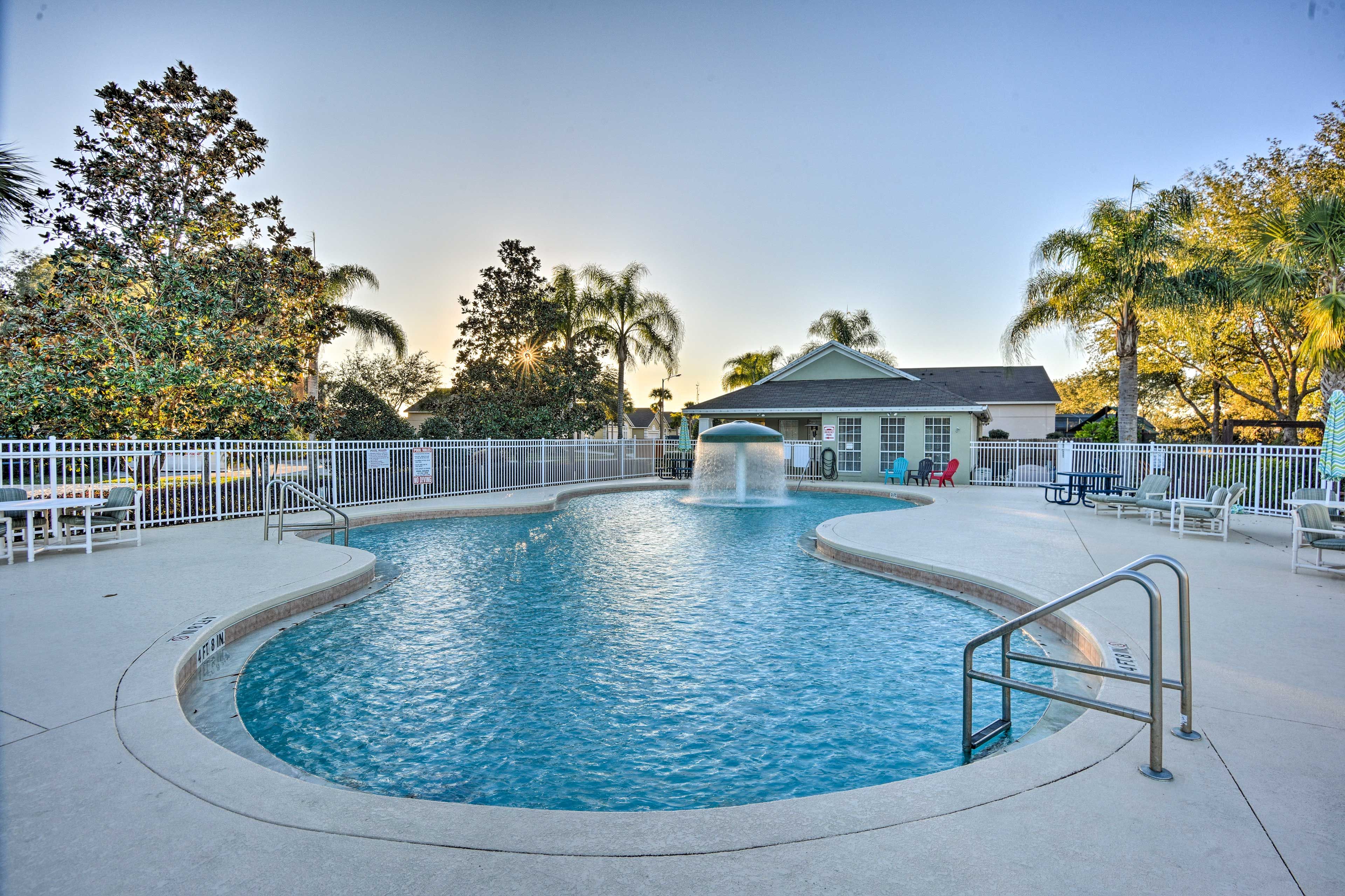 Community Amenities | Pool | Volleyball Court