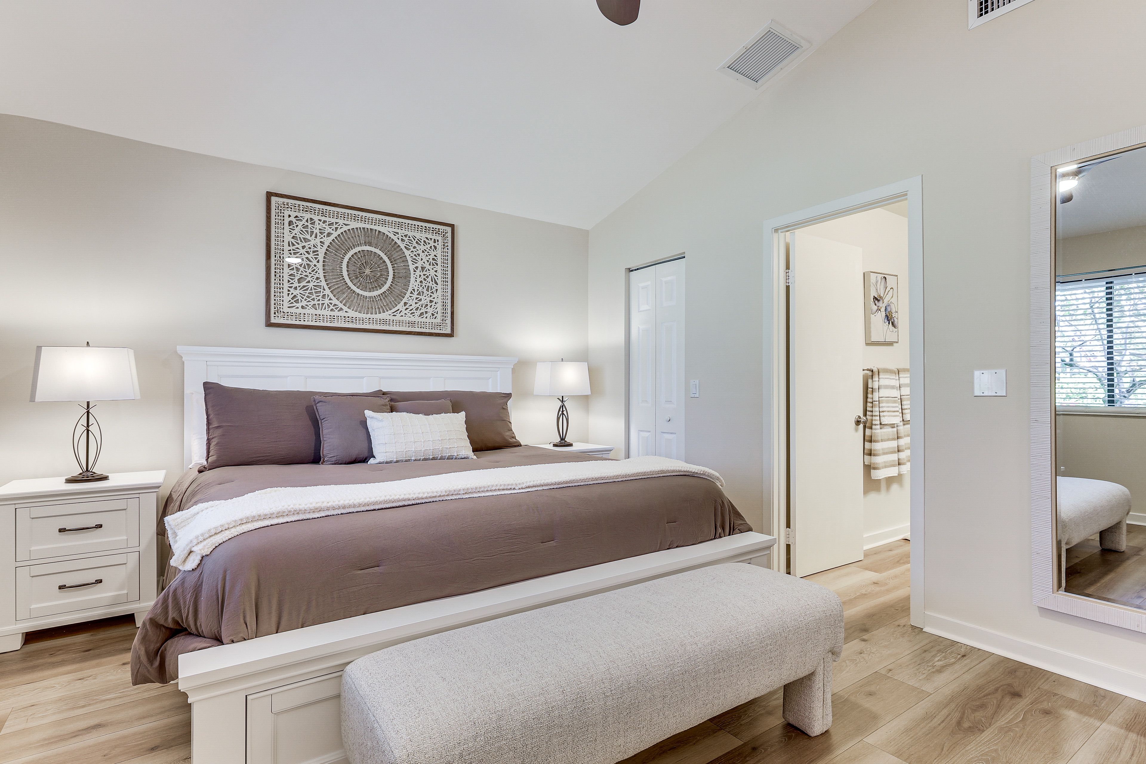 Bedroom 1 | King Bed