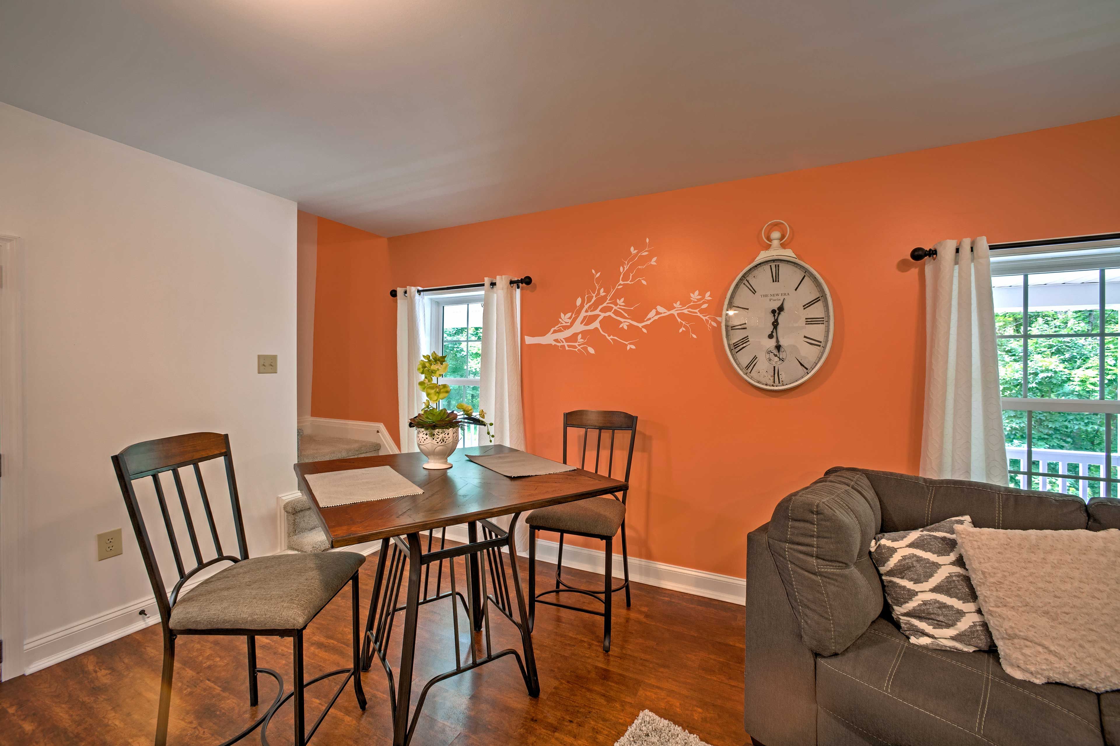 Dining Area | Dishware & Flatware Provided