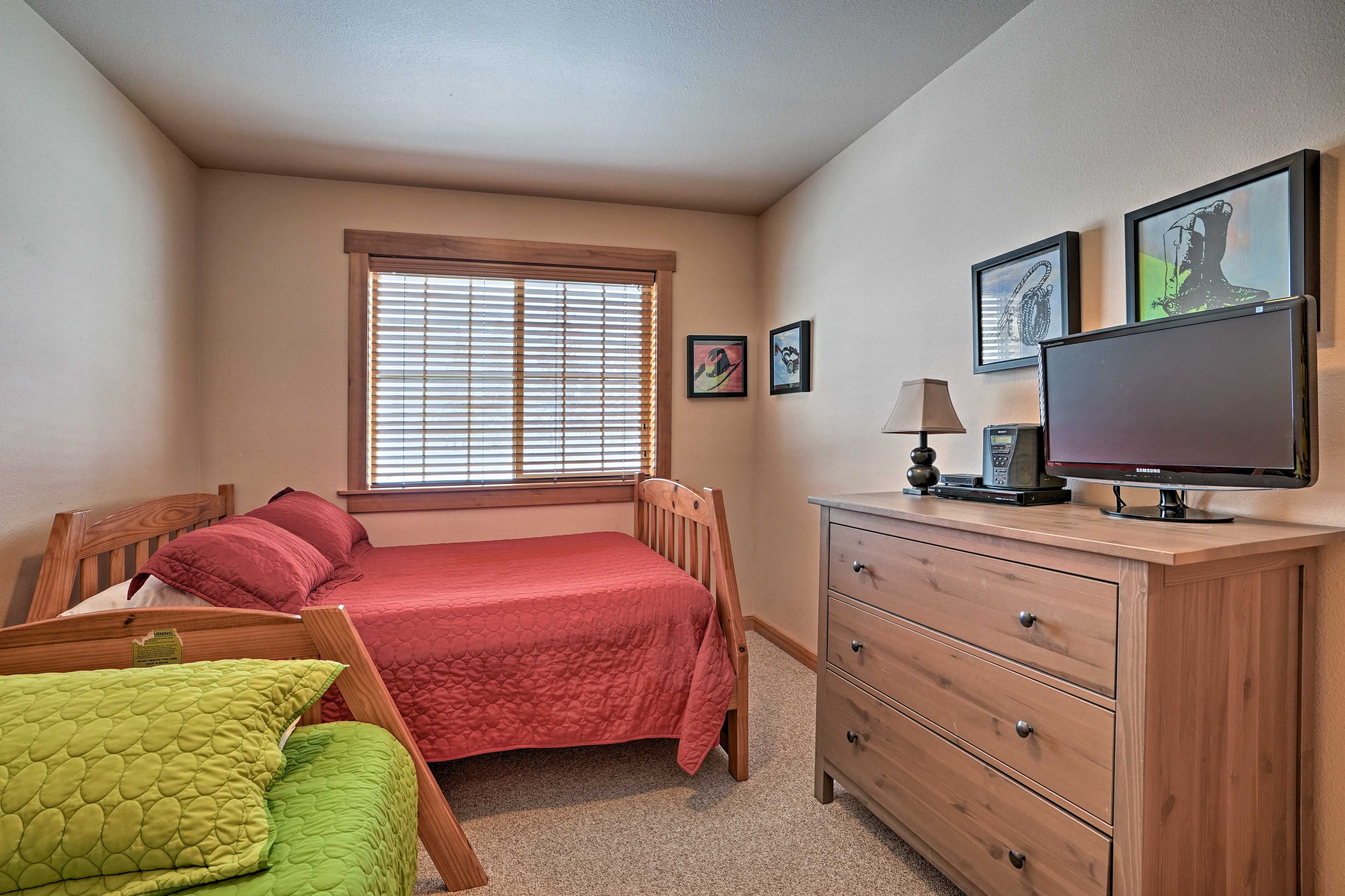 Doze off to your favorite shows in this cozy bedroom with a queen and twin bed.