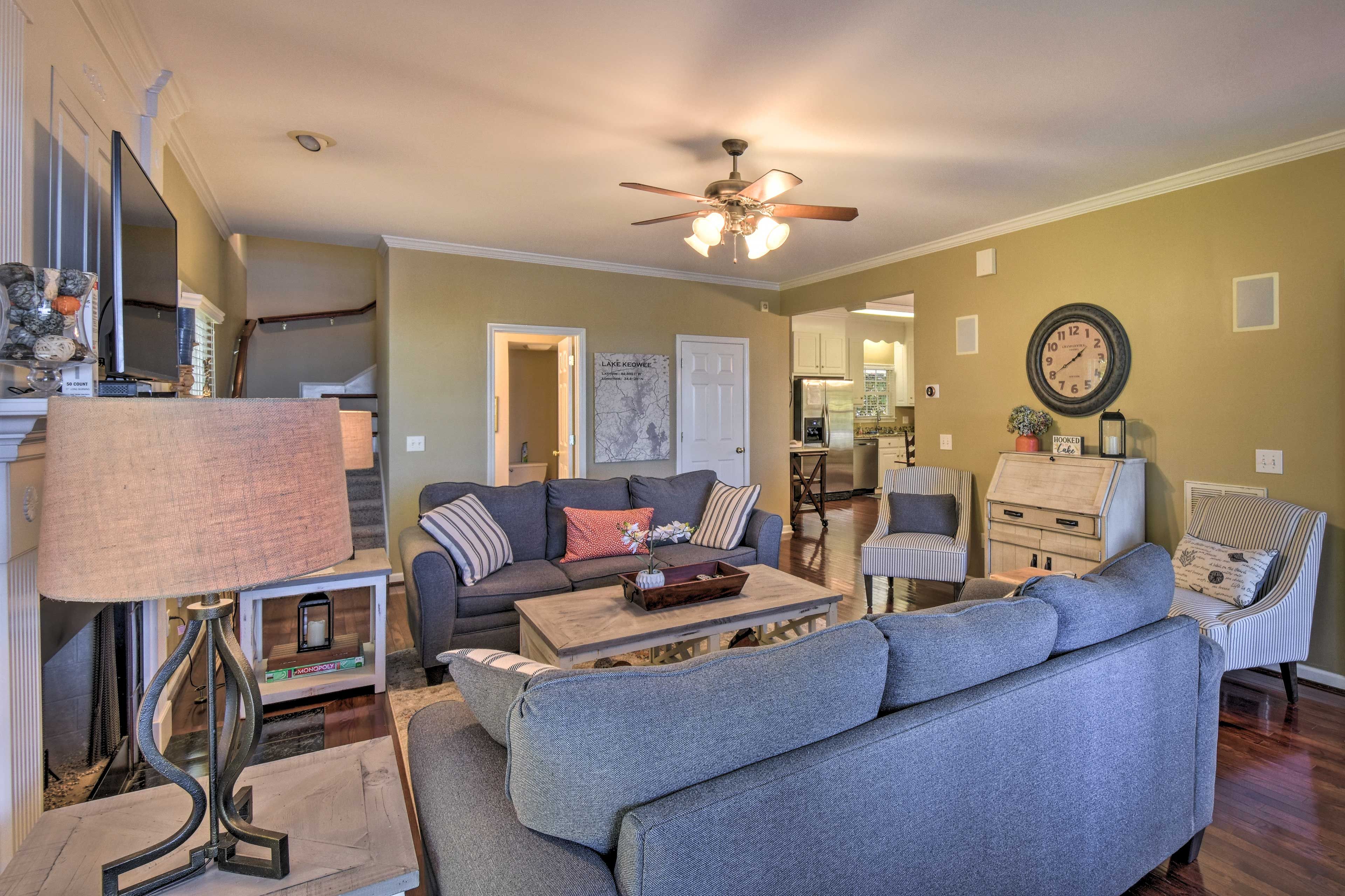 Living Room | Kitchen Access