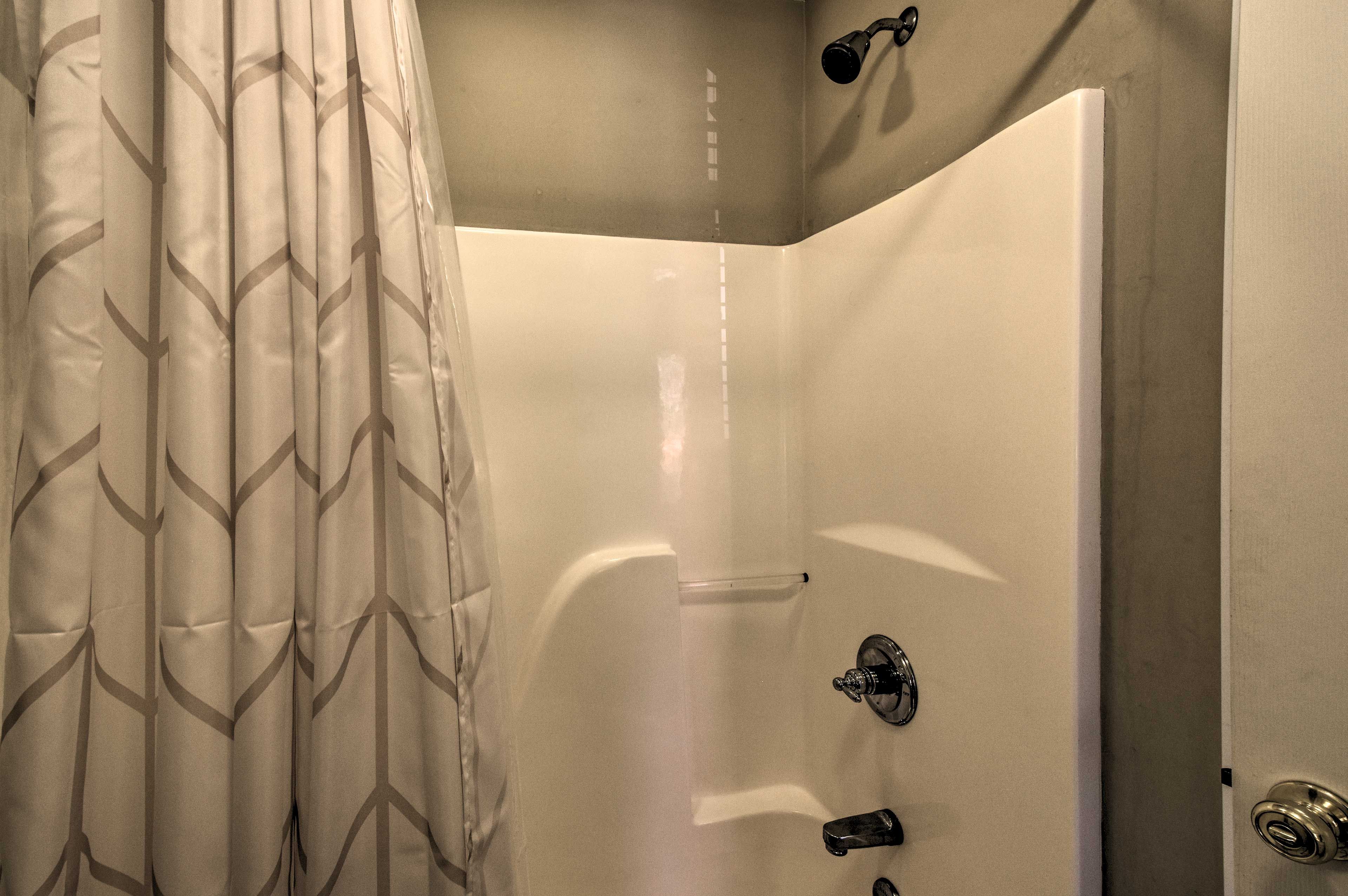 Full Bathroom 2