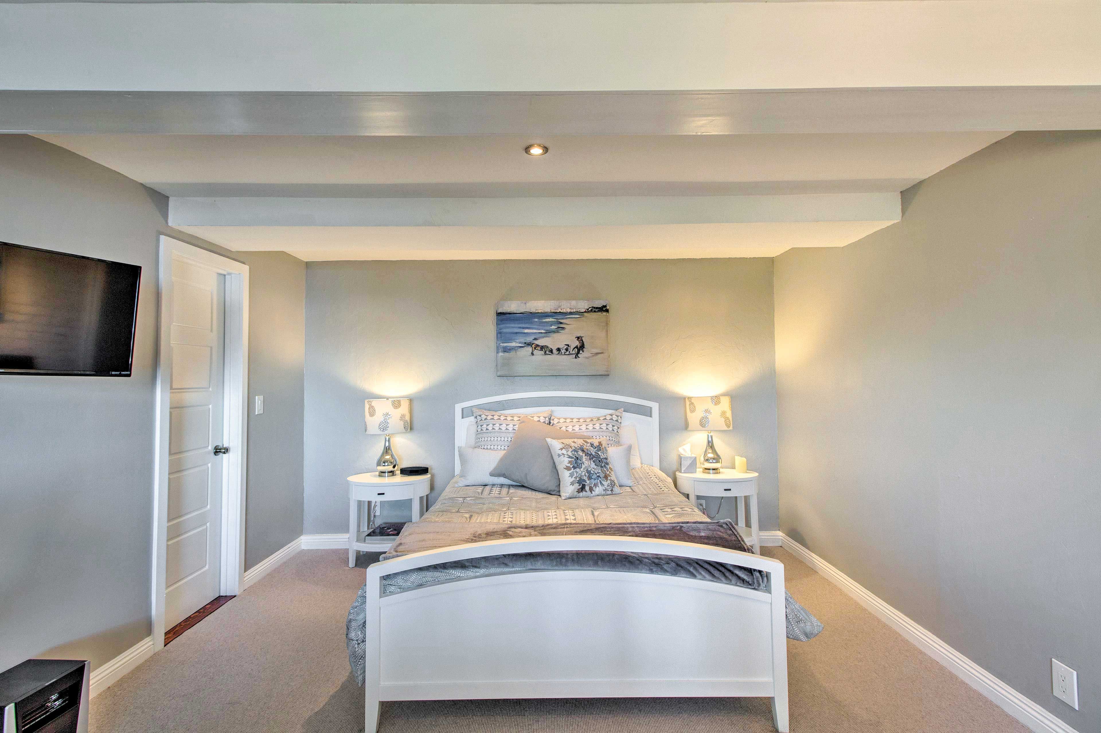 Studio | Queen Bed