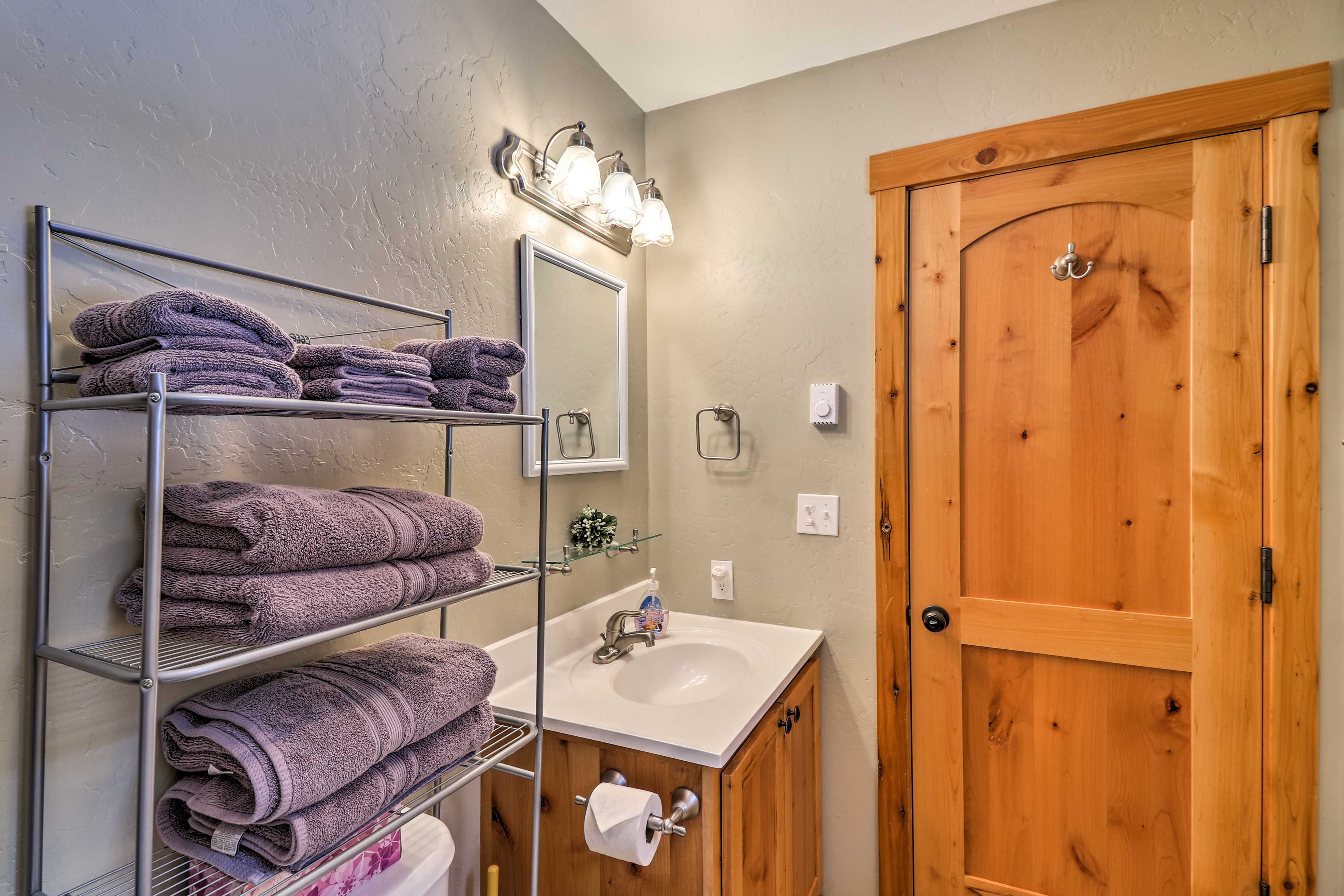 Full Bathroom | Toiletries Provided