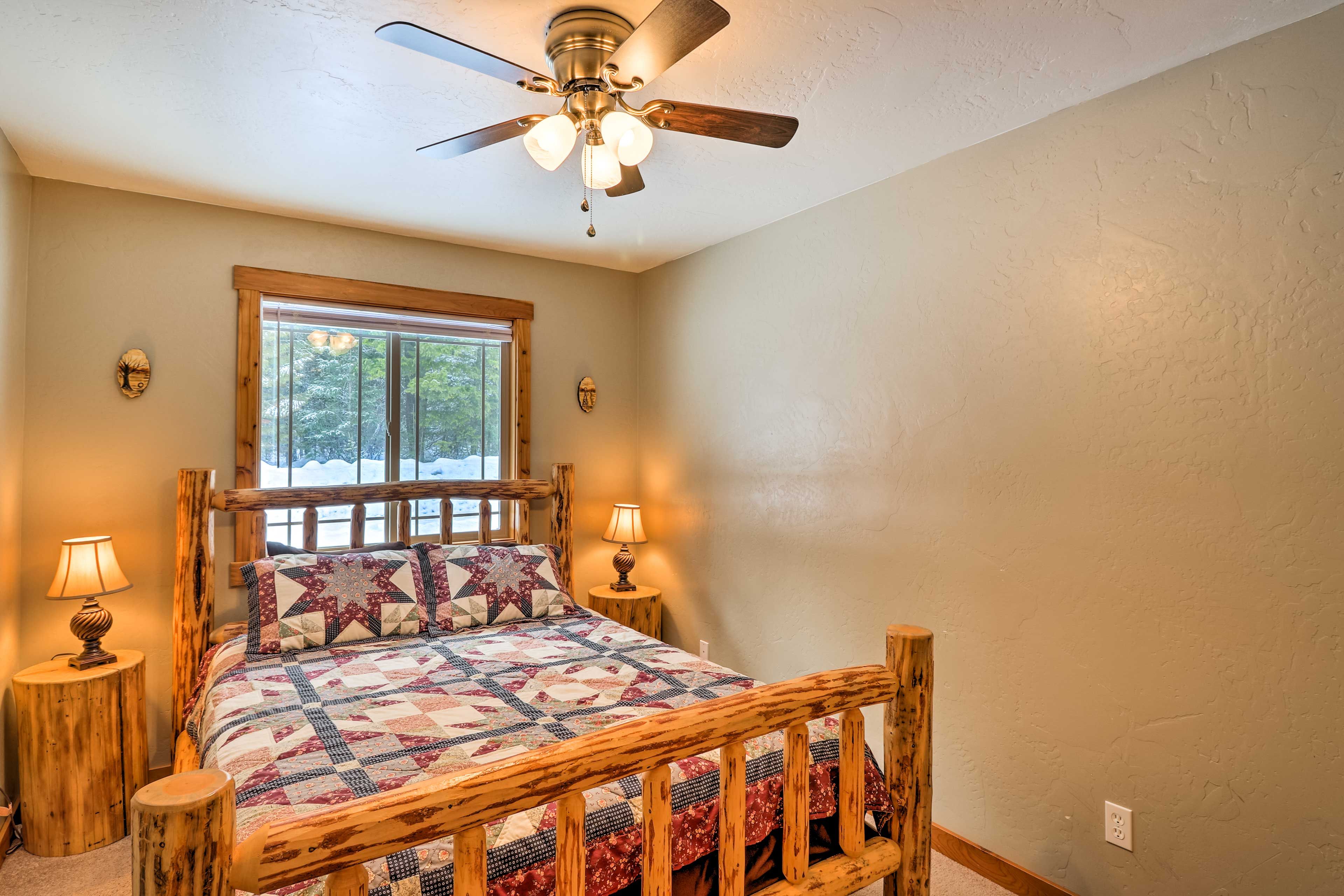 Bedroom 2 | Queen Bed