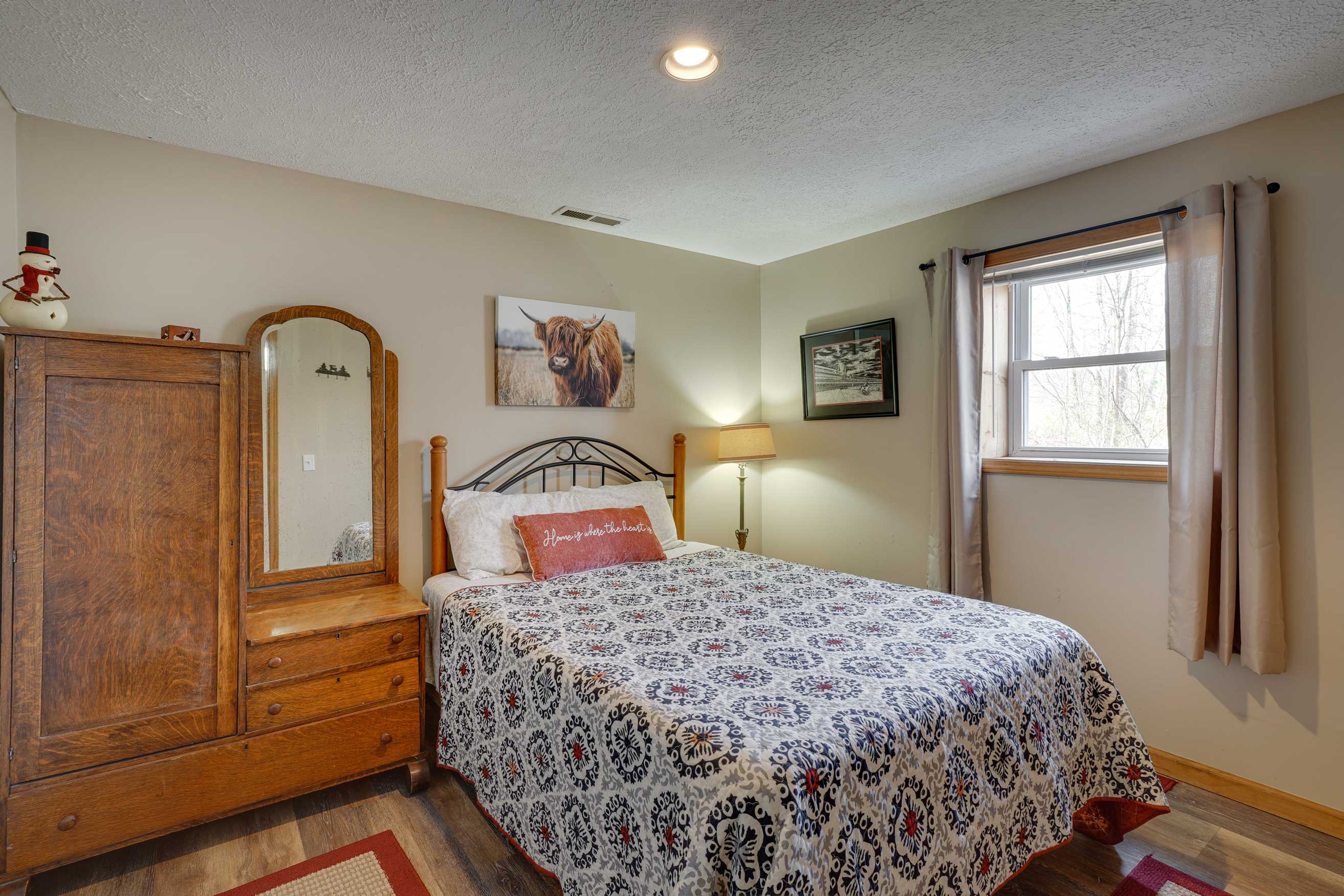 Bedroom 3 | Queen Bed
