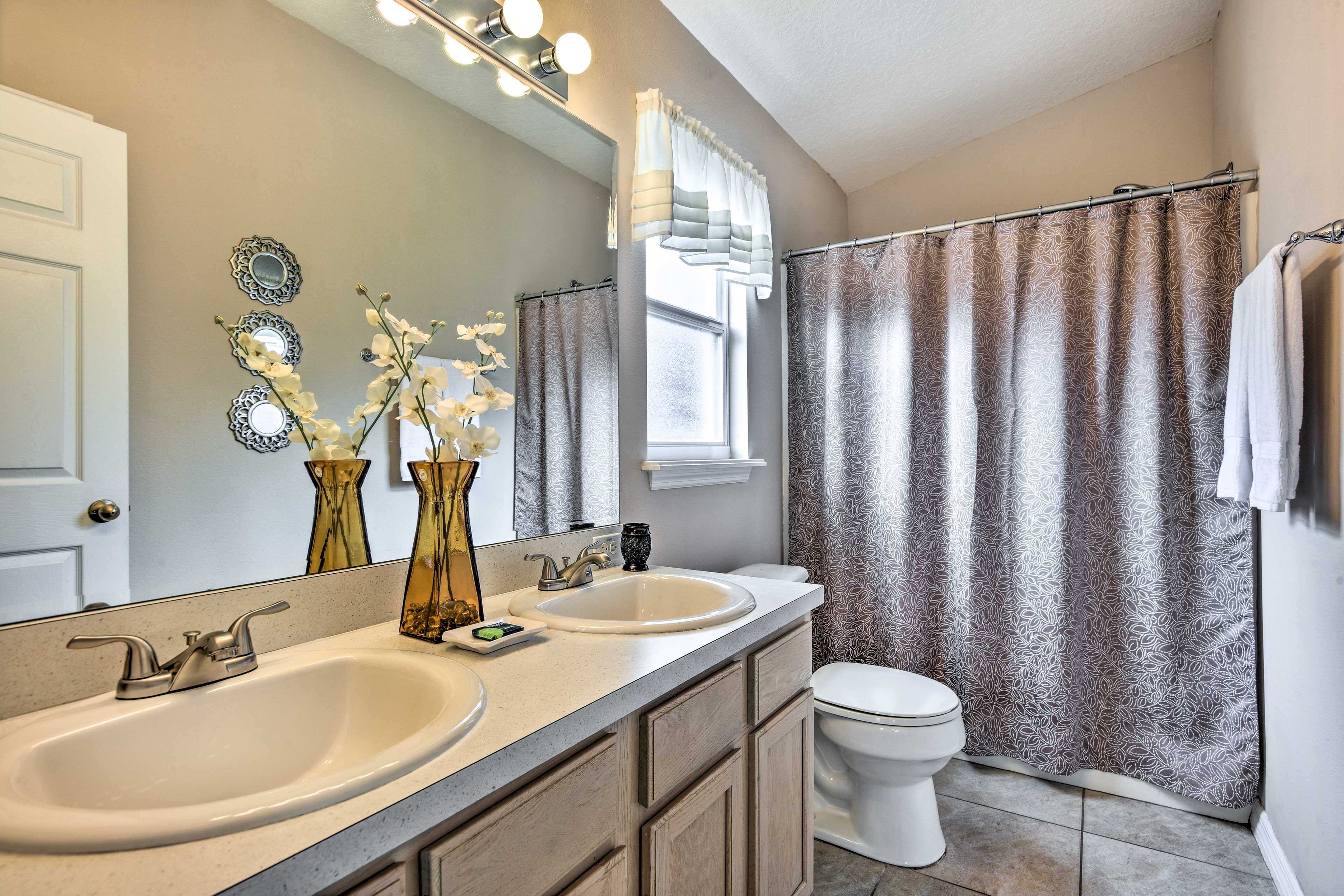 En-Suite Bathroom | Complimentary Toiletries