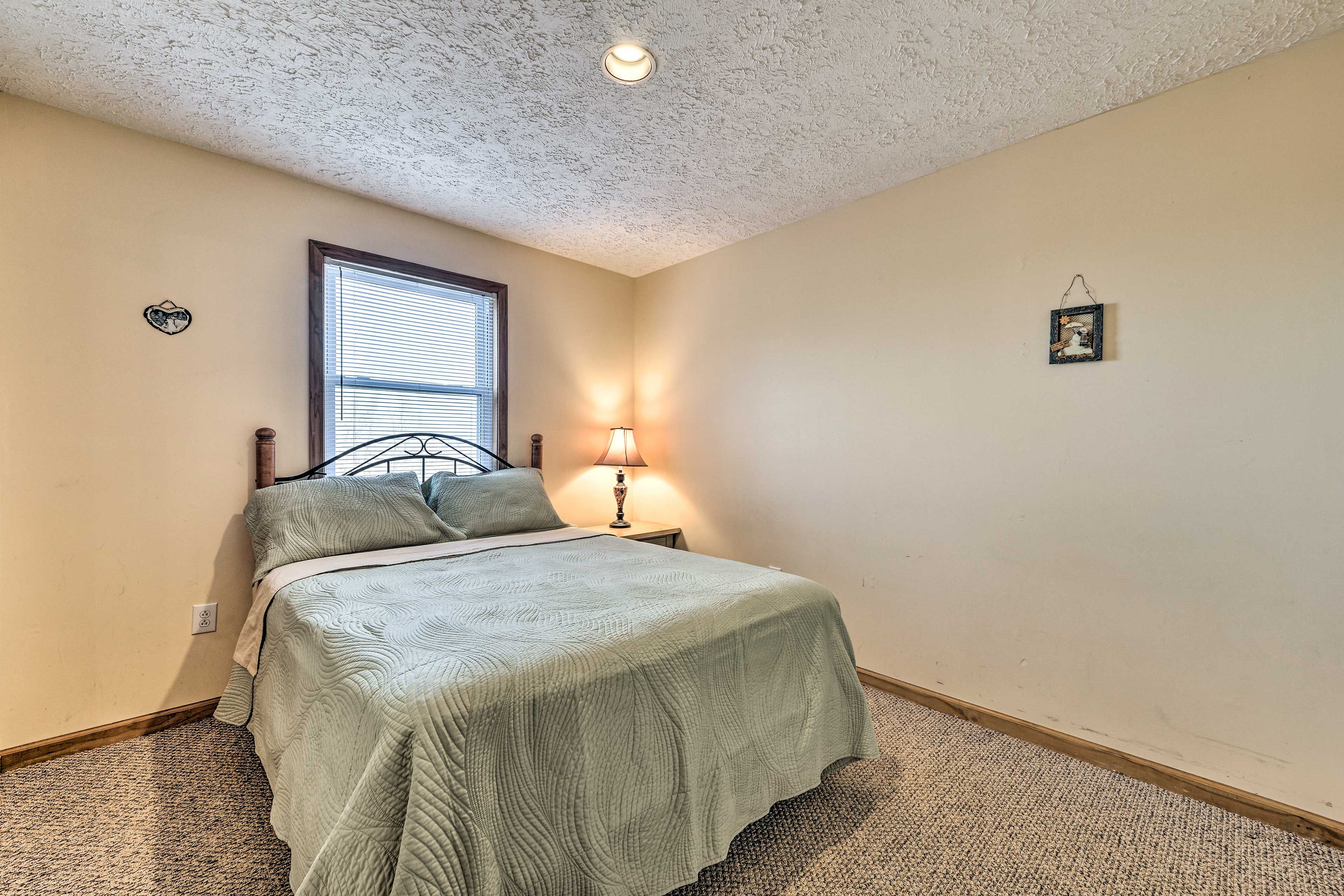 Bedroom 2 | Queen Bed