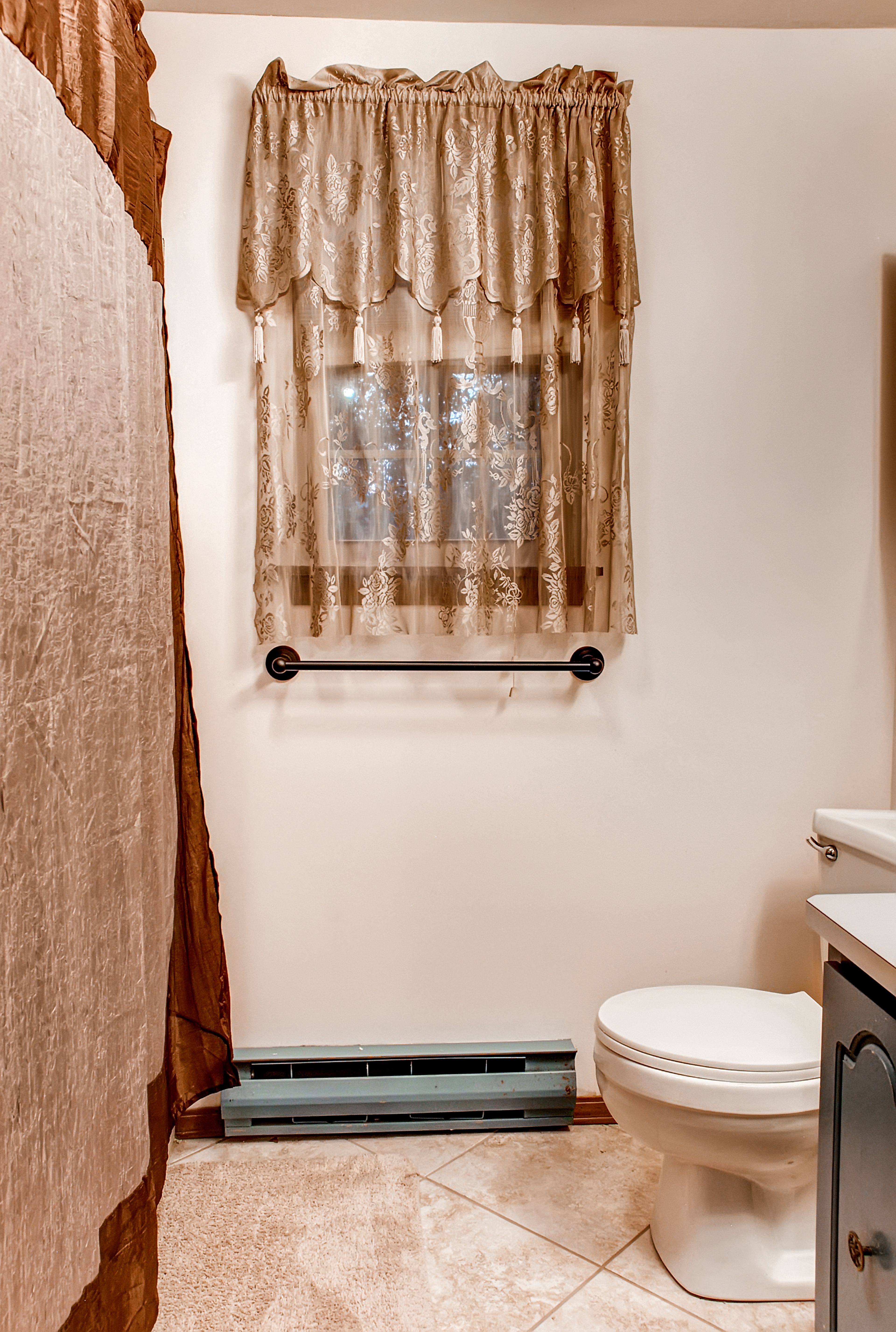 With 3 bathrooms, everyone will have ample space to get ready in the morning.