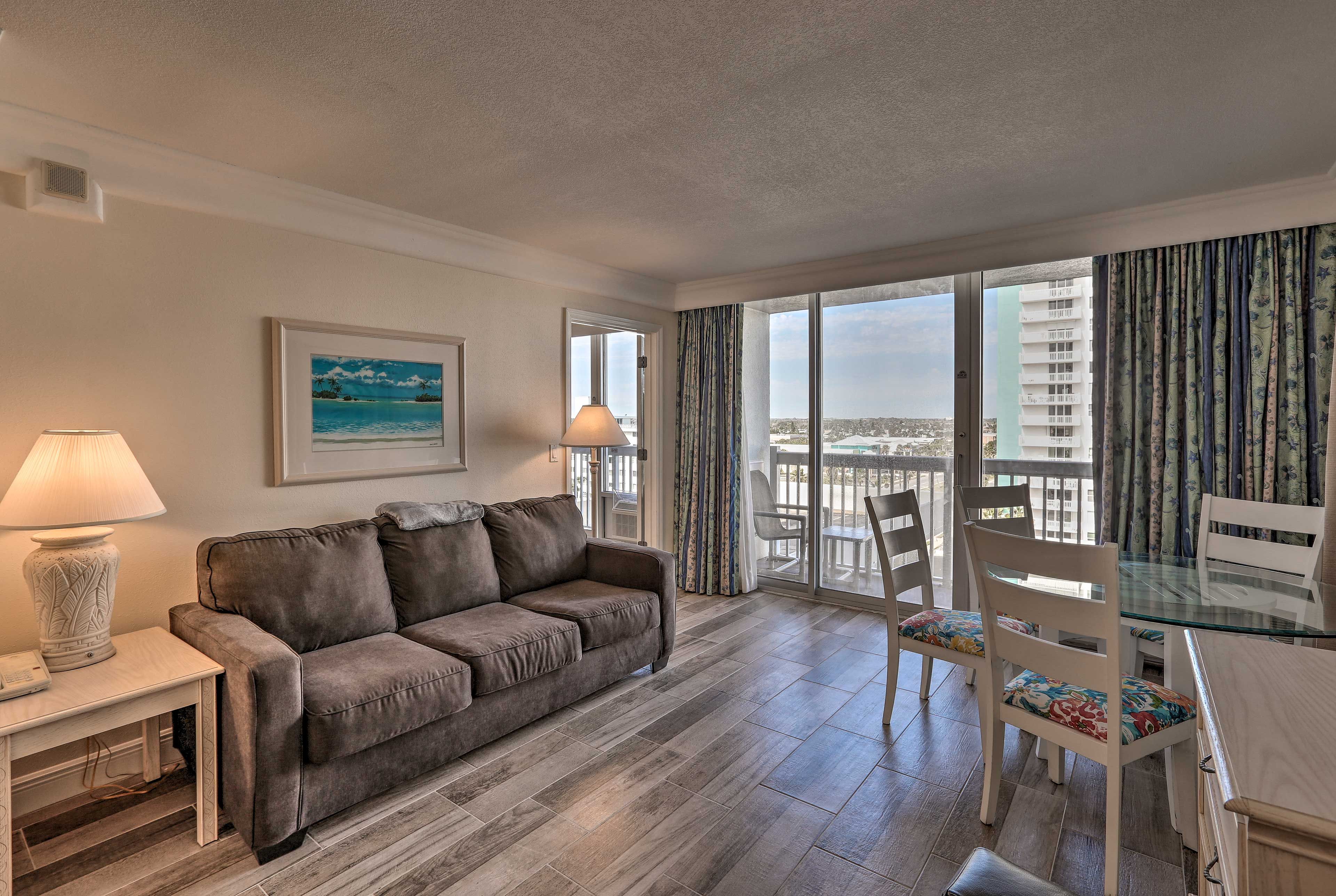 Living/Dining Area