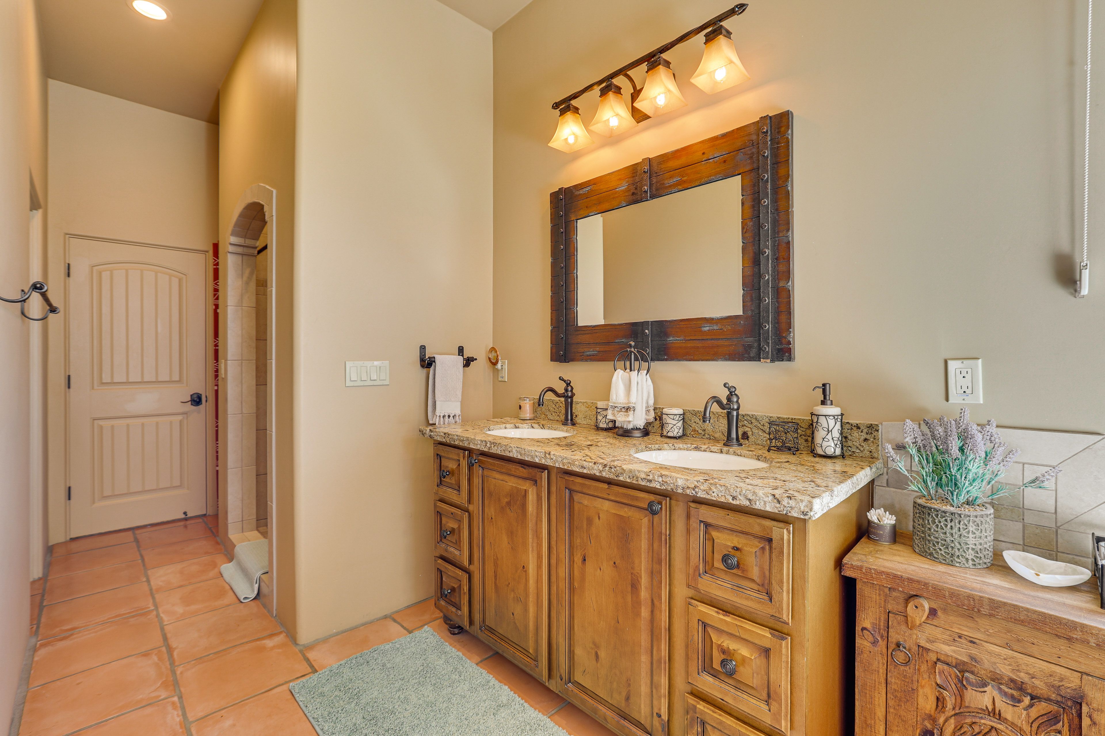 En-Suite Bathroom | 2nd Floor | Towels Provided