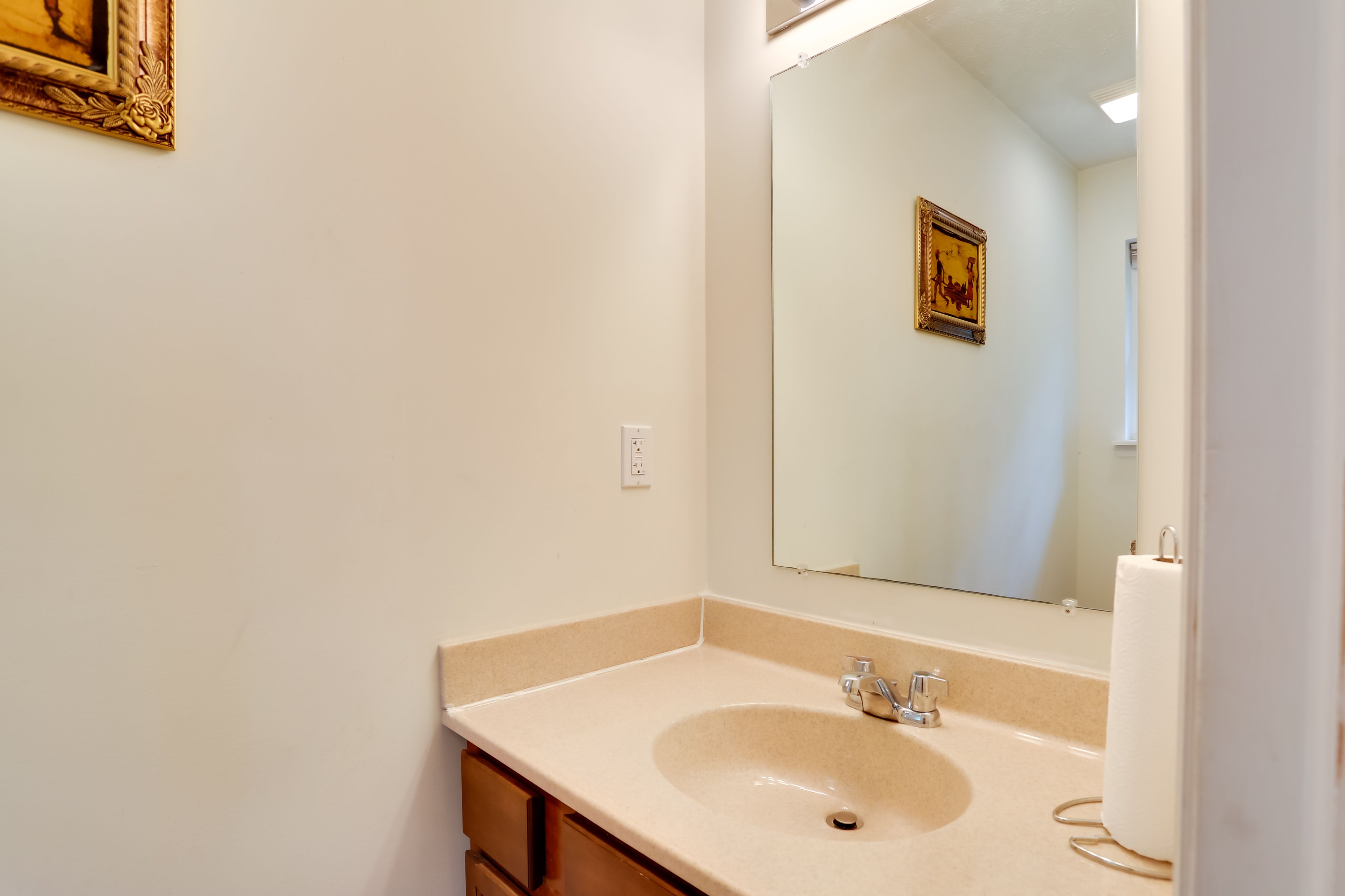 Half Bath | 2nd Floor