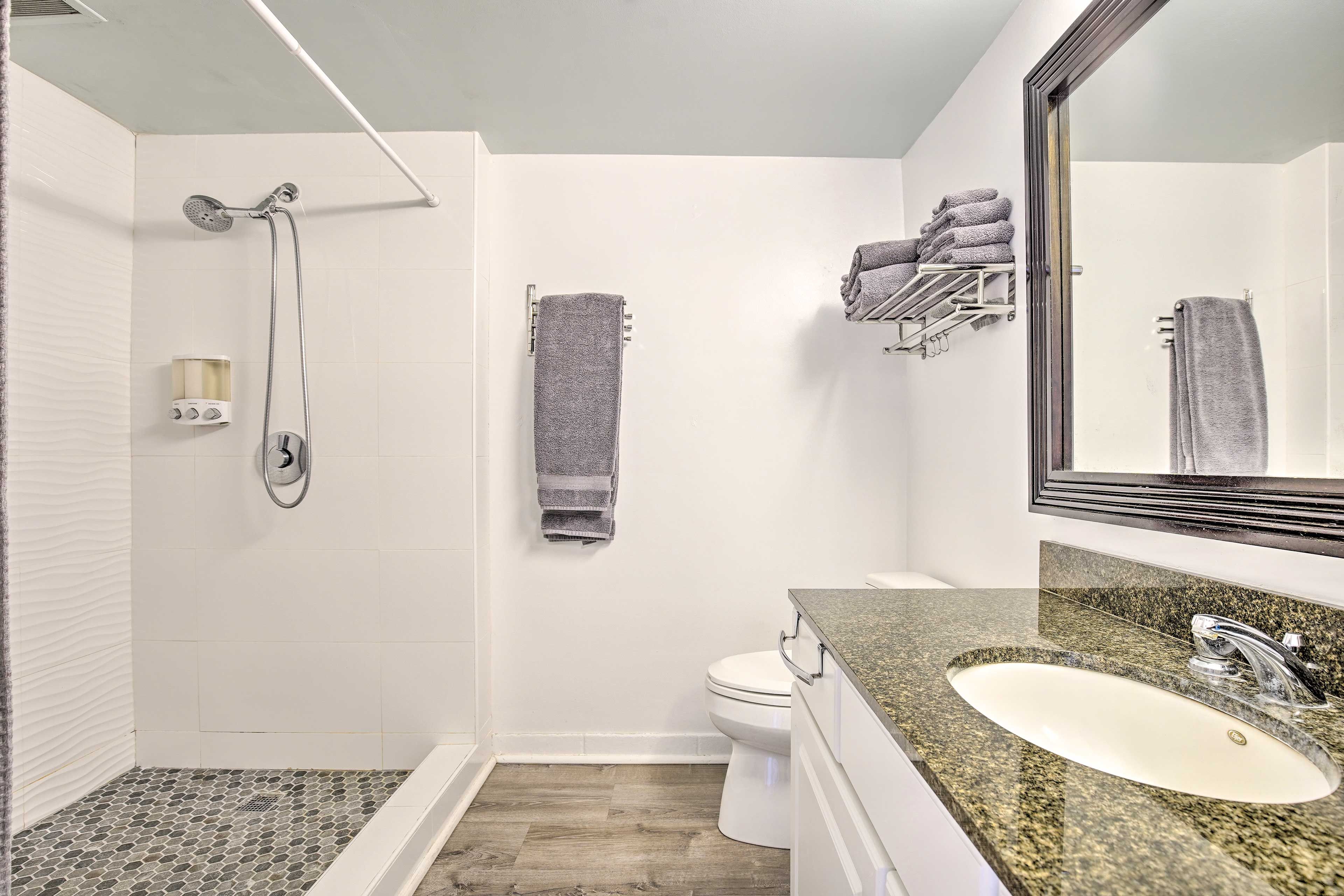 En-Suite Bathroom | Linens & Towels