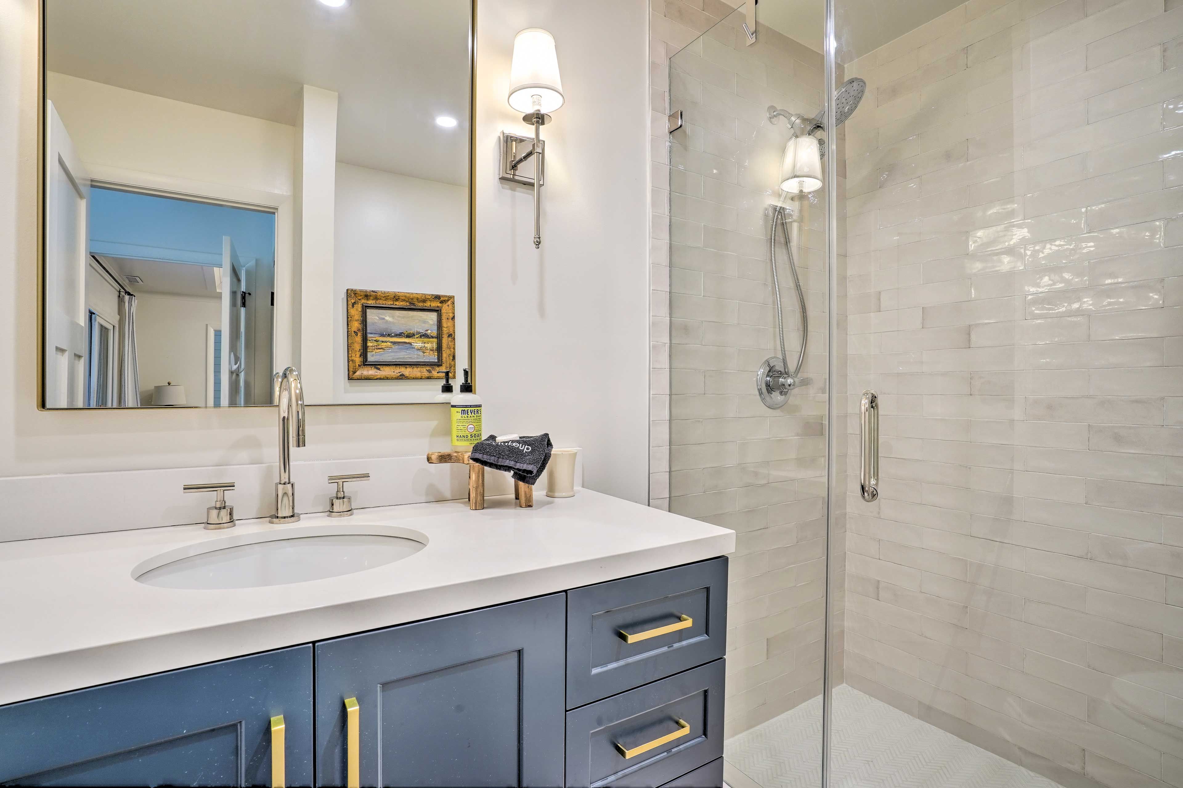 En-Suite Bathroom | Towels Provided