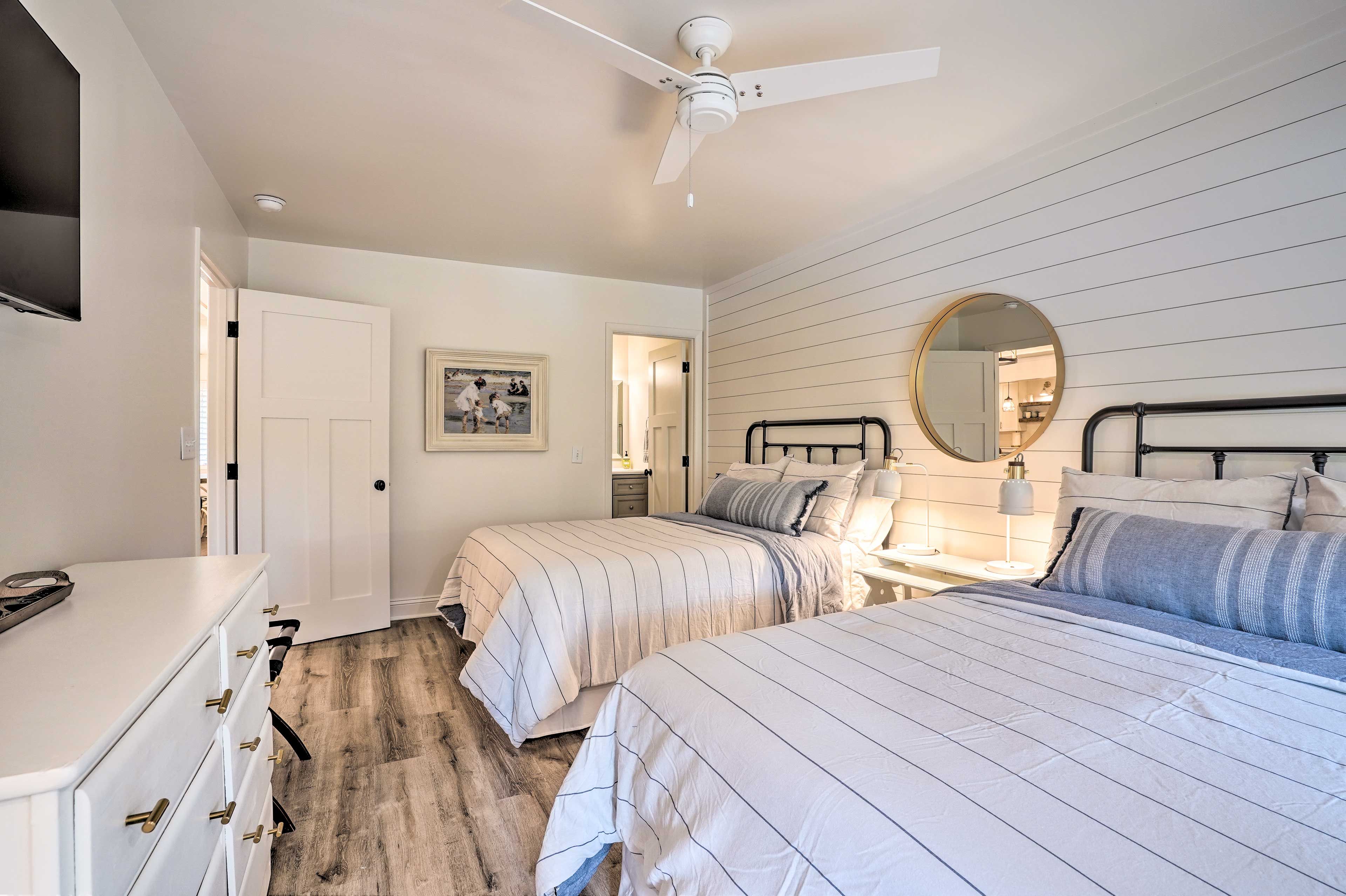 Bedroom 2 | Smart TV | Deck Access