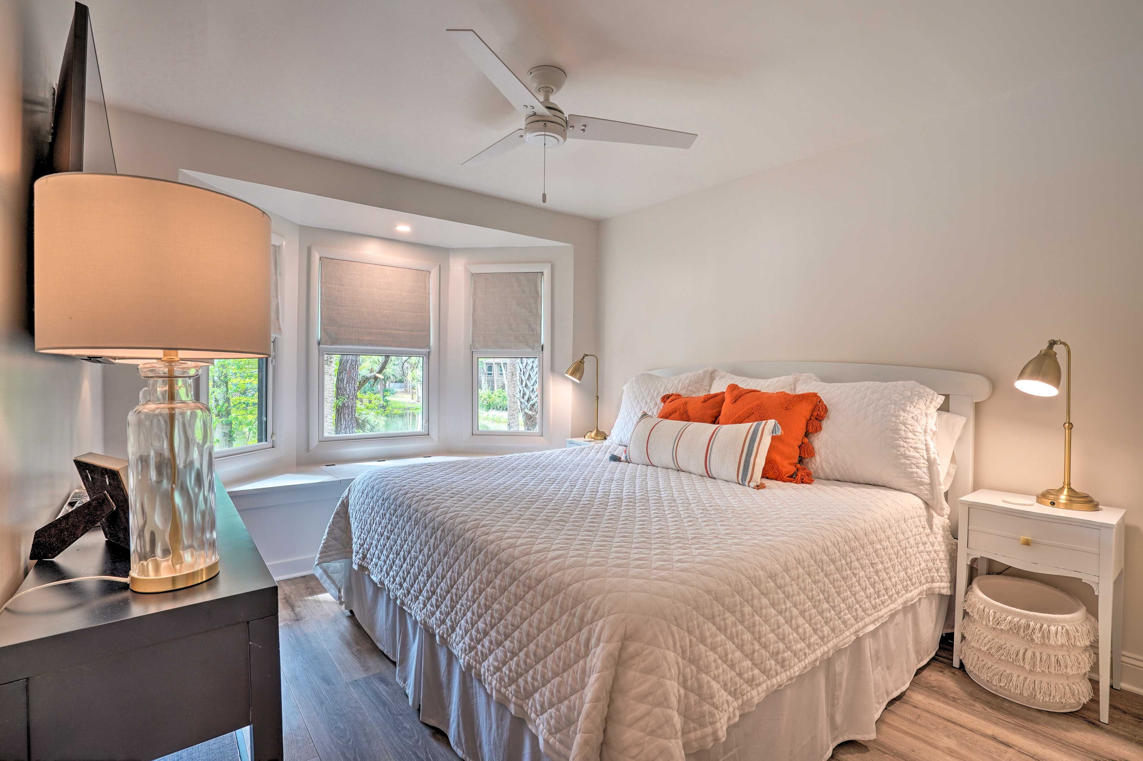 Bedroom 1 | King Bed | Smart TV