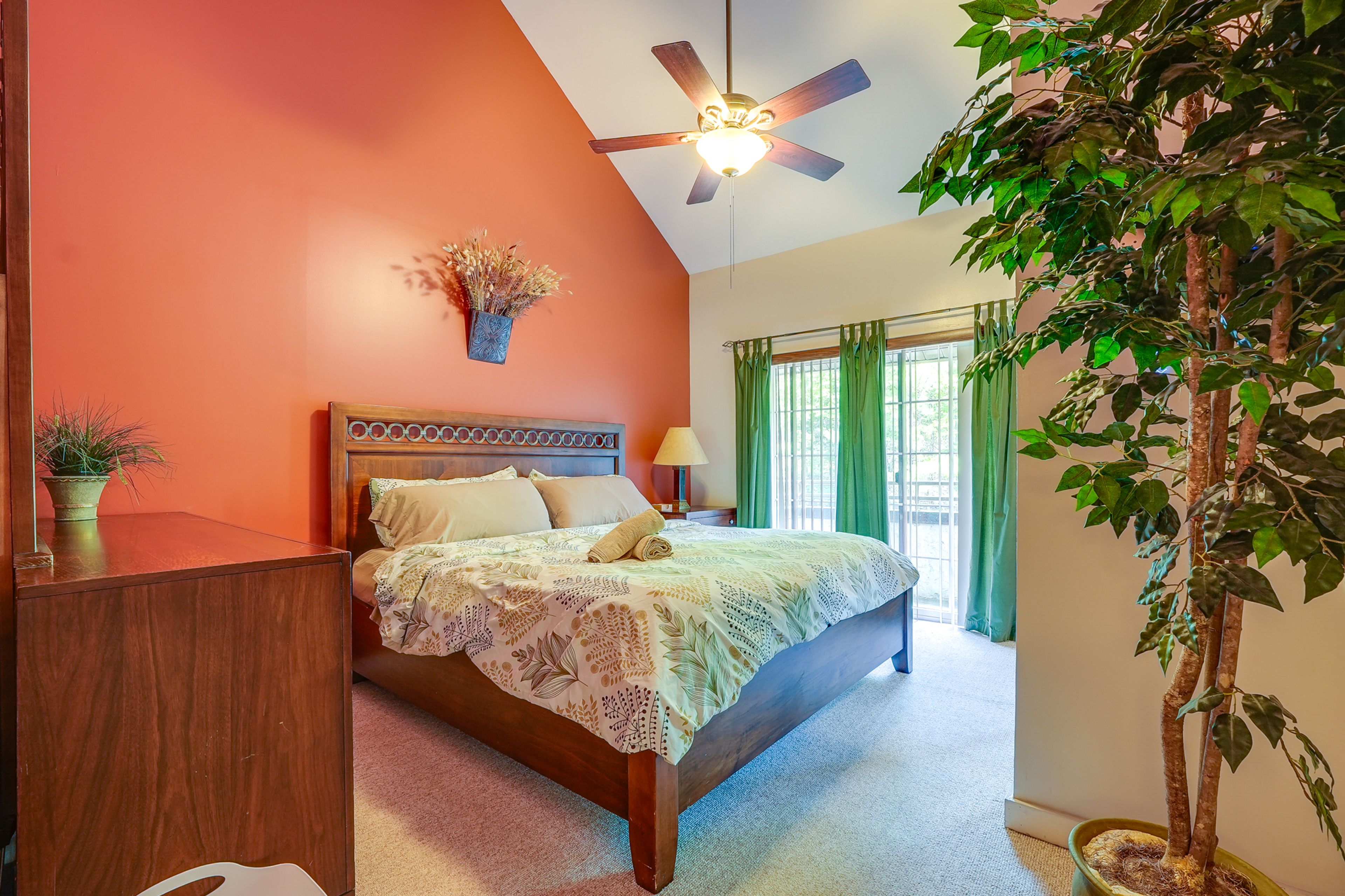 Bedroom 1 | King Bed