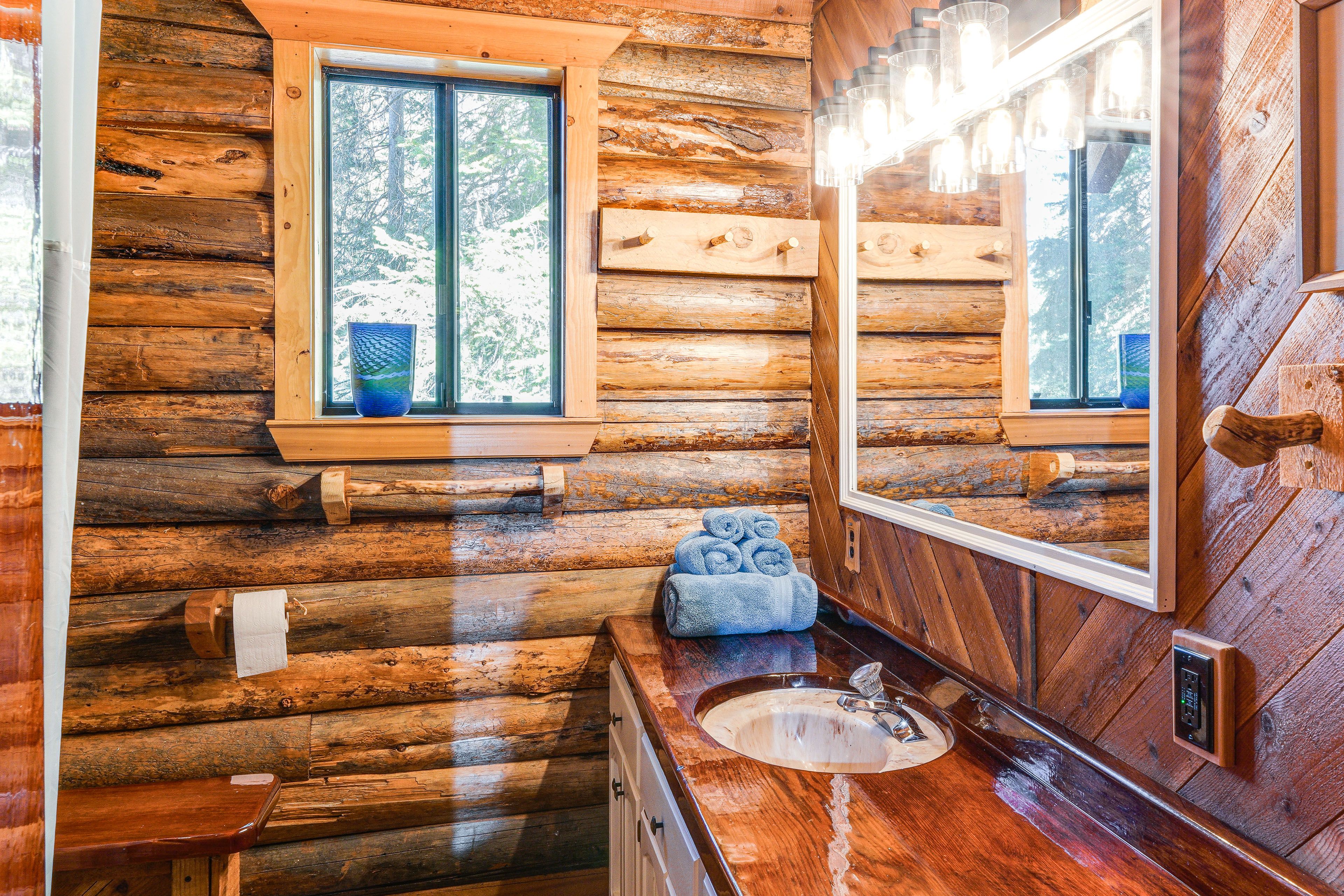 Full Bath | Towels | Hair Dryer | Main Level