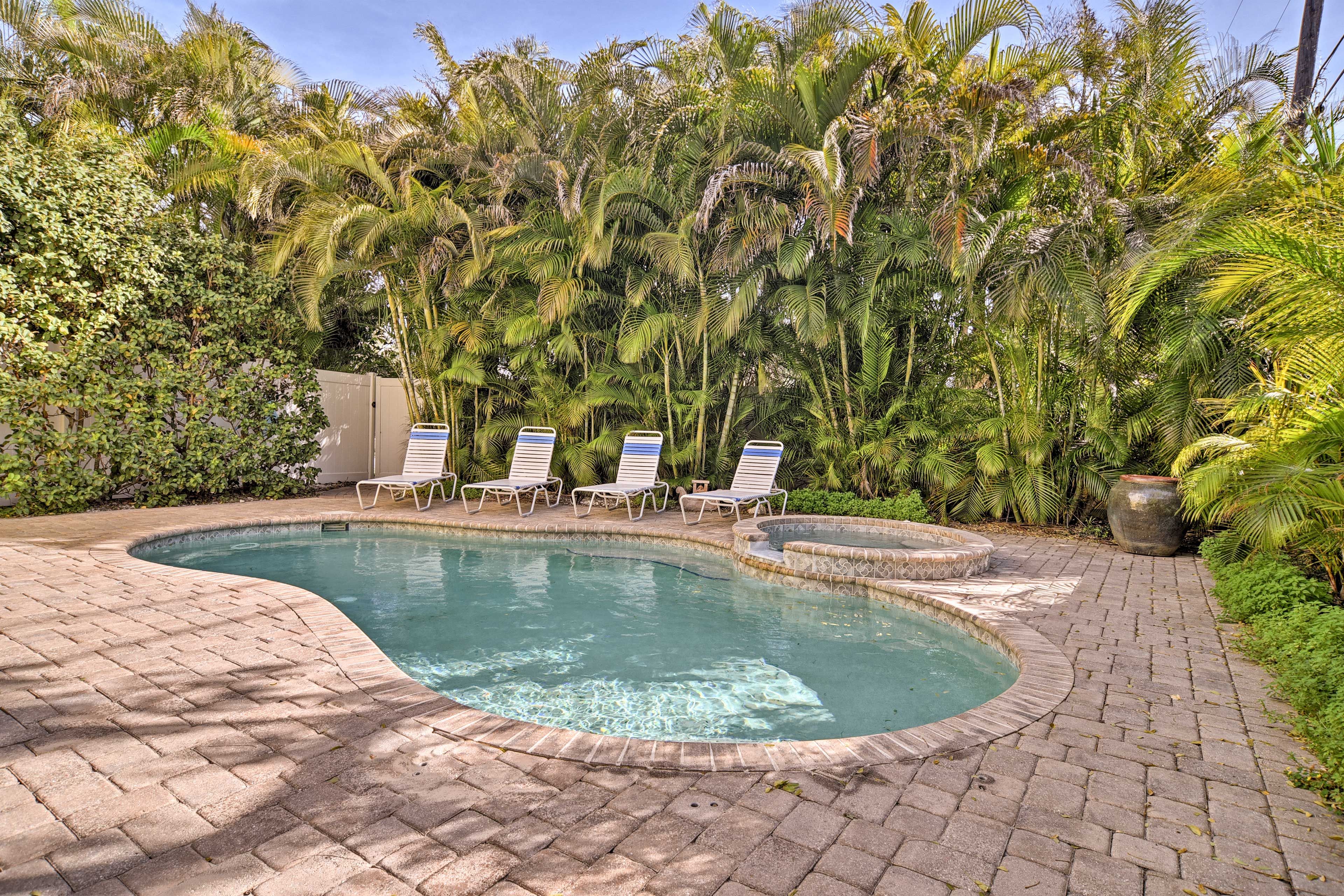 Private Yard | Heated Pool (November-May) | Hot Tub | Outdoor Shower