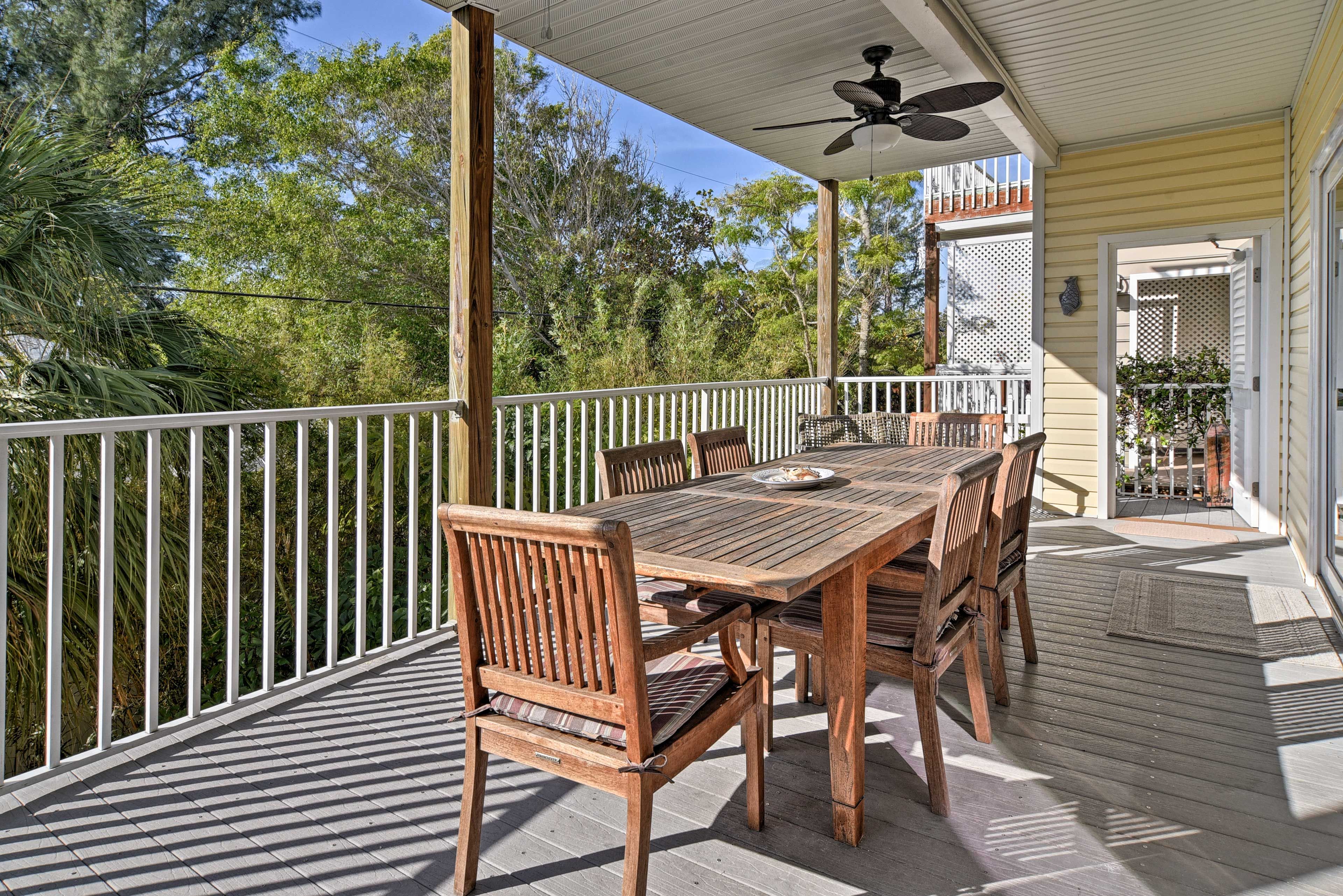 Deck | 2nd Floor | Dining Area
