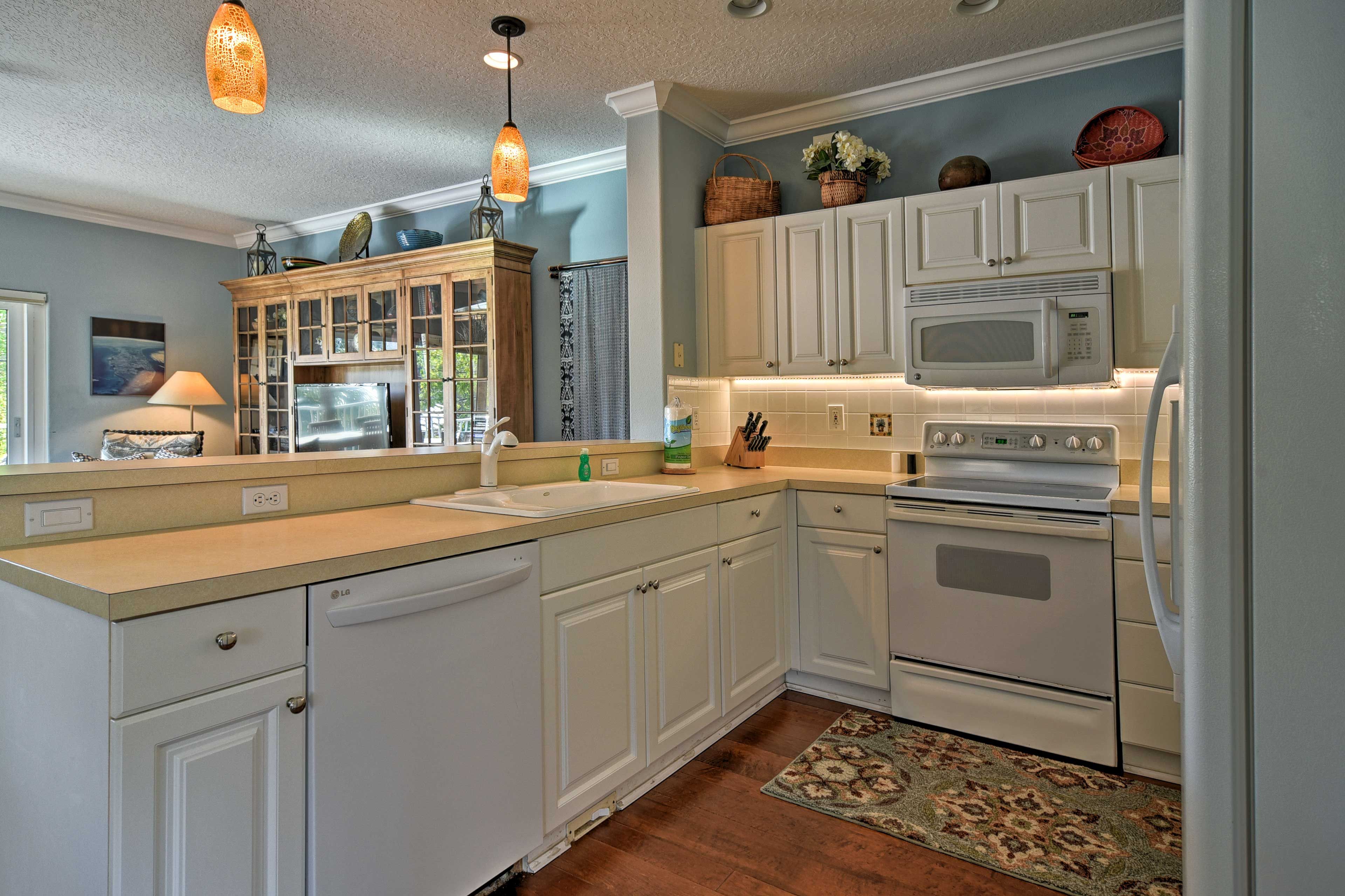 Kitchen | 2nd Floor | Cooking Basics | Ice Maker | Water Filter