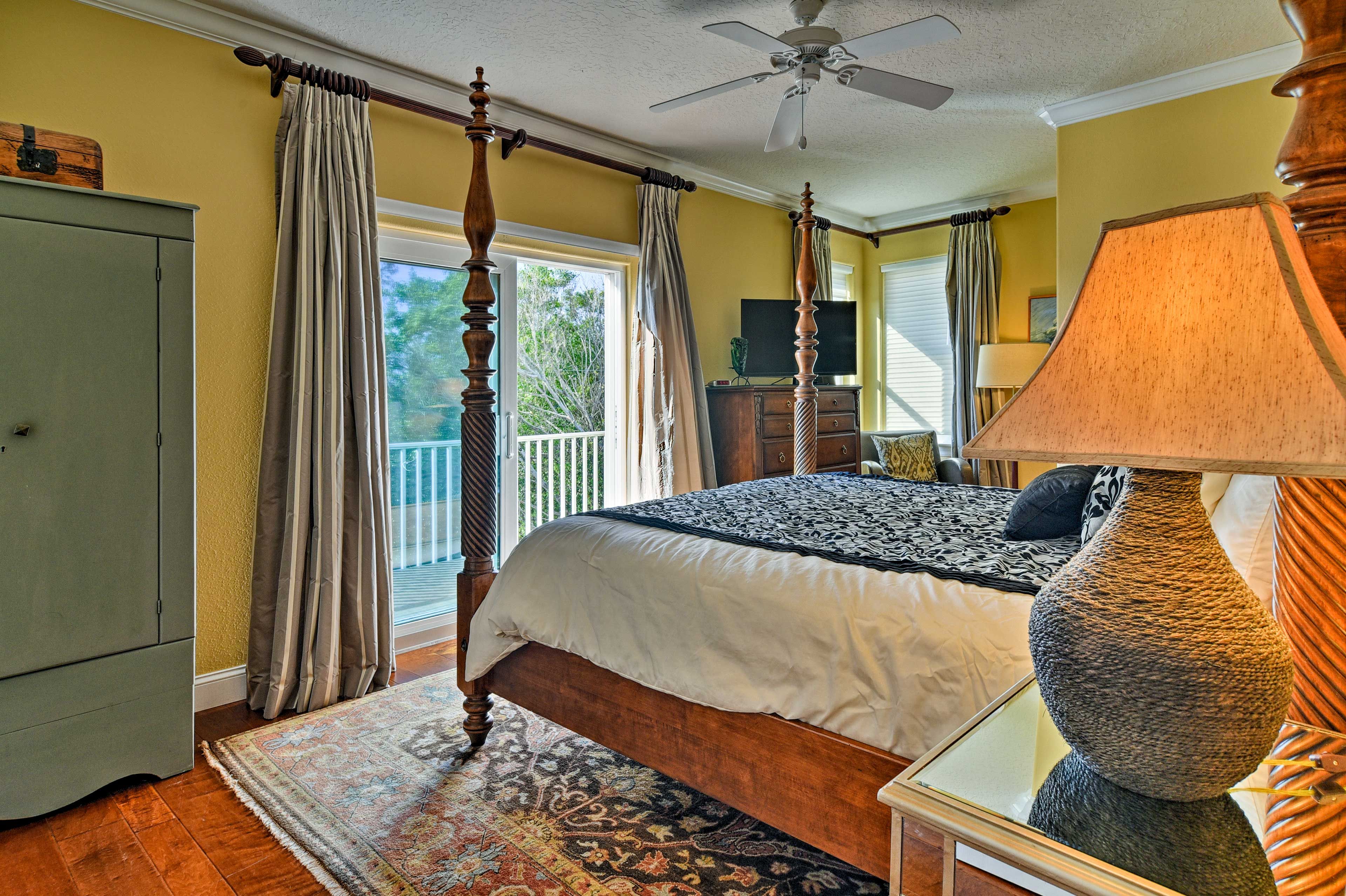 Bedroom 1 | King Bed | 3rd Floor | Linens Provided | Balcony | En-Suite Bathroom
