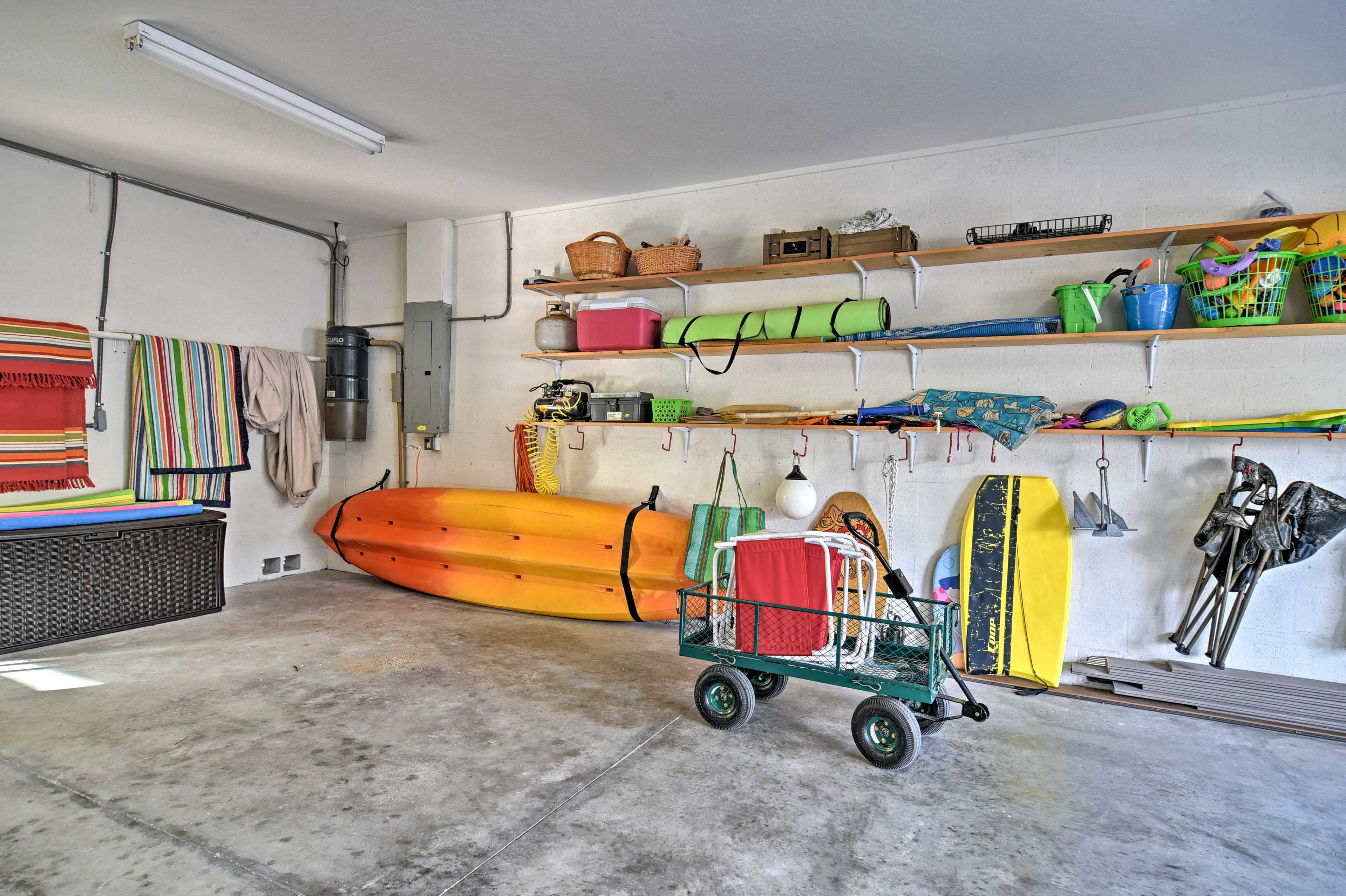 Garage | Beach Gear w/ Wagon | 3-Person Kayak w/ Life Vests | Snorkeling Gear