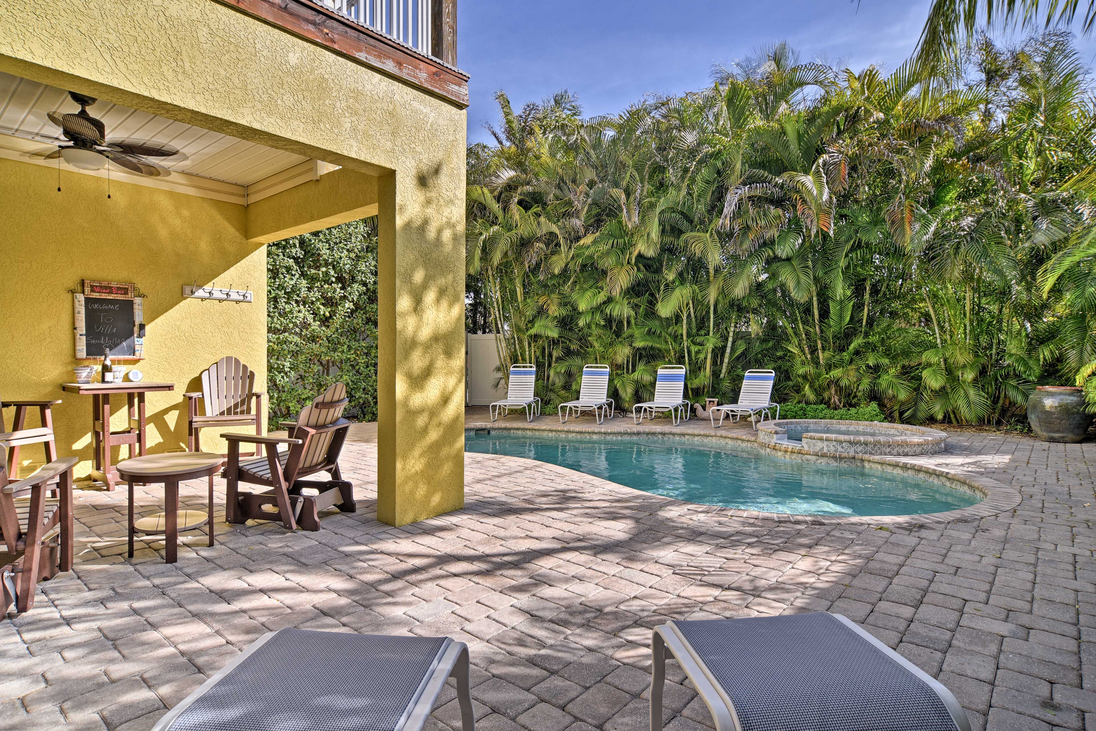 Holmes Beach Vacation Rental | 3BR | 2.5BA | 1,819 Sq Ft | Stairs Required