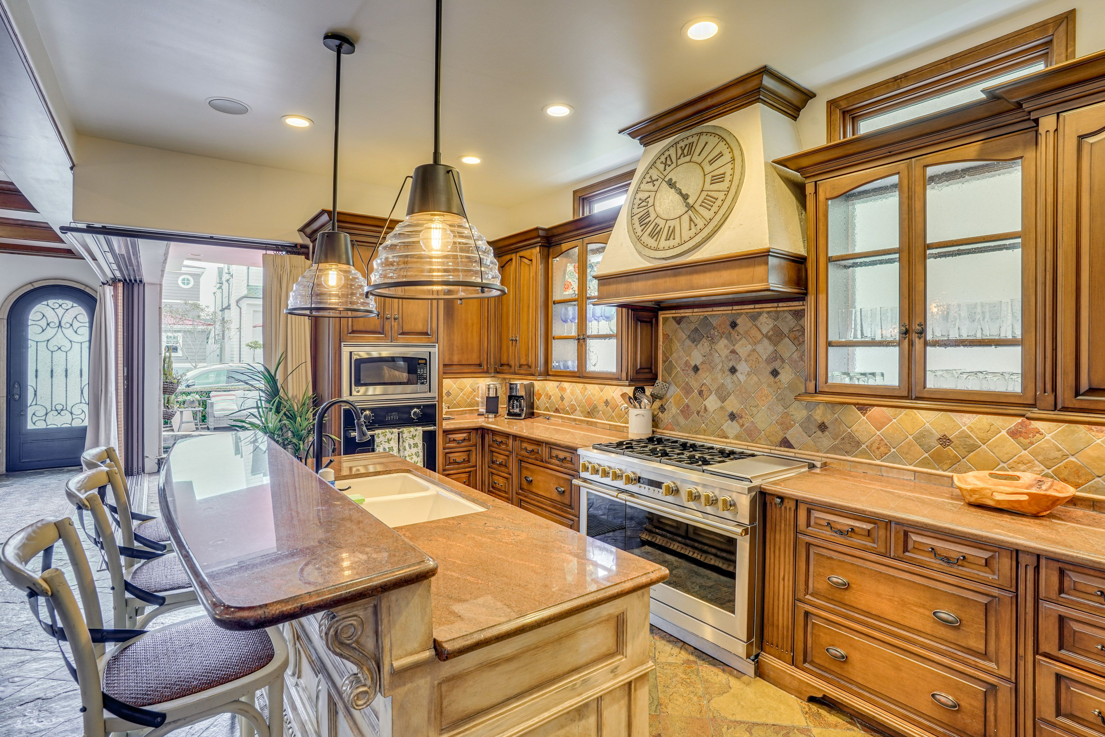 Kitchen | Main Level