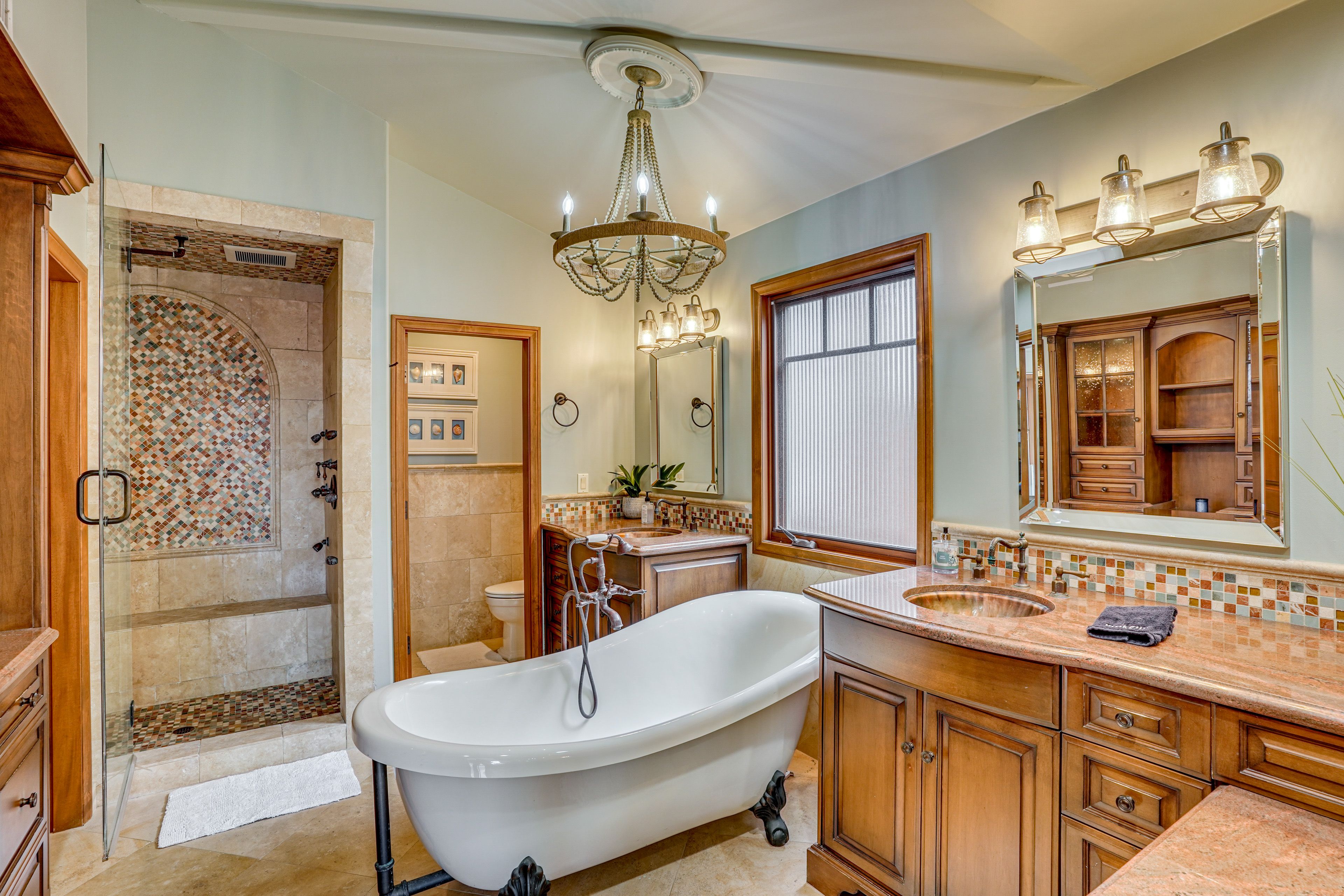 Full Bathroom | Upper Level | Walk-In Closet