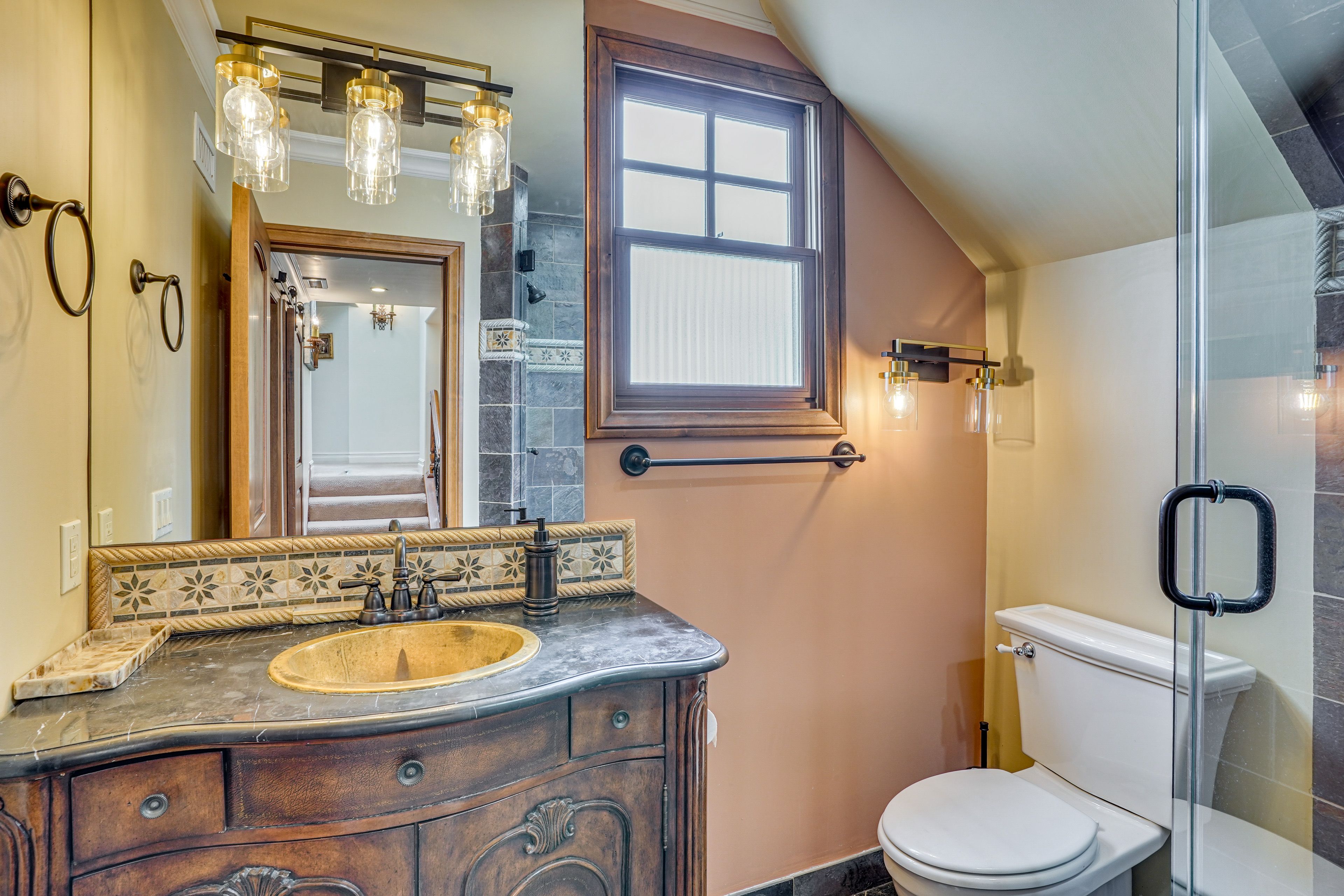 Full Bathroom | Upper Level