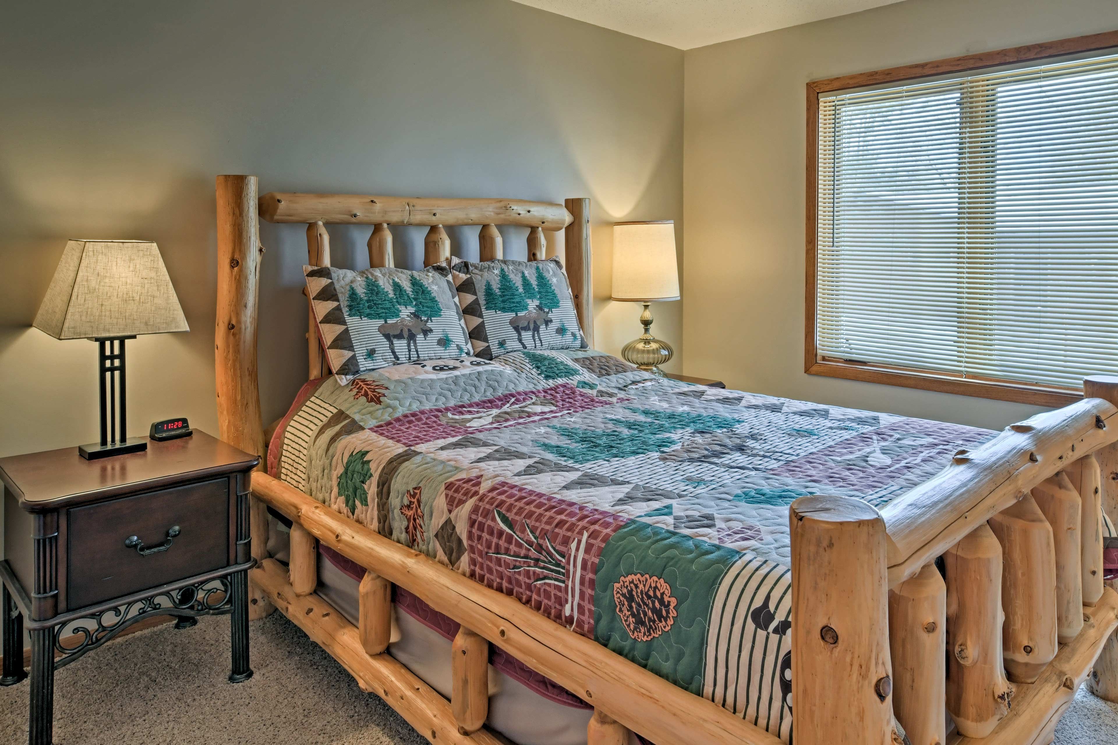 Sleep is sure to come easy on this lovely queen bed.