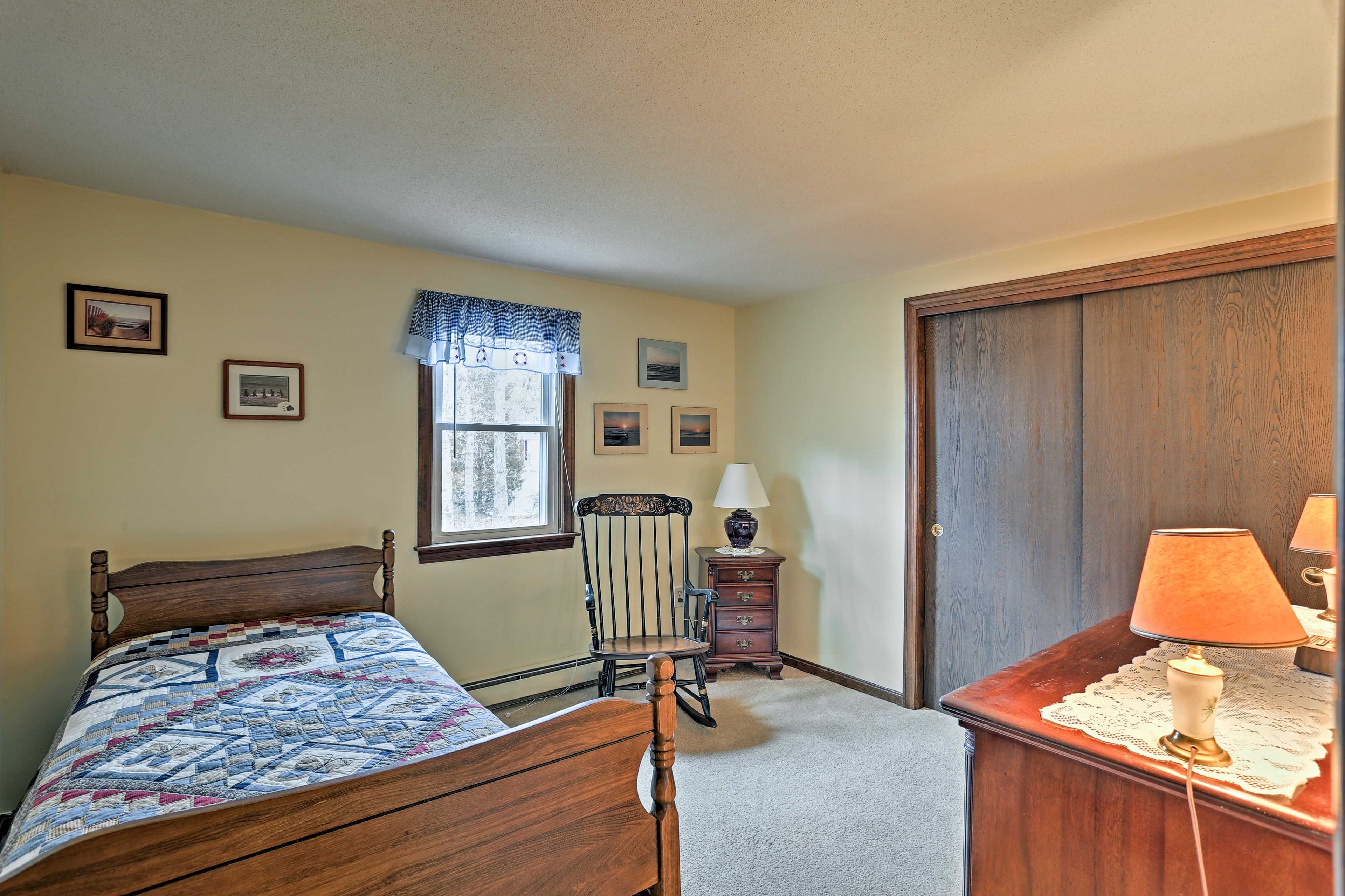 This bedroom hosts a twin bed with a twin pullout trundle bed.