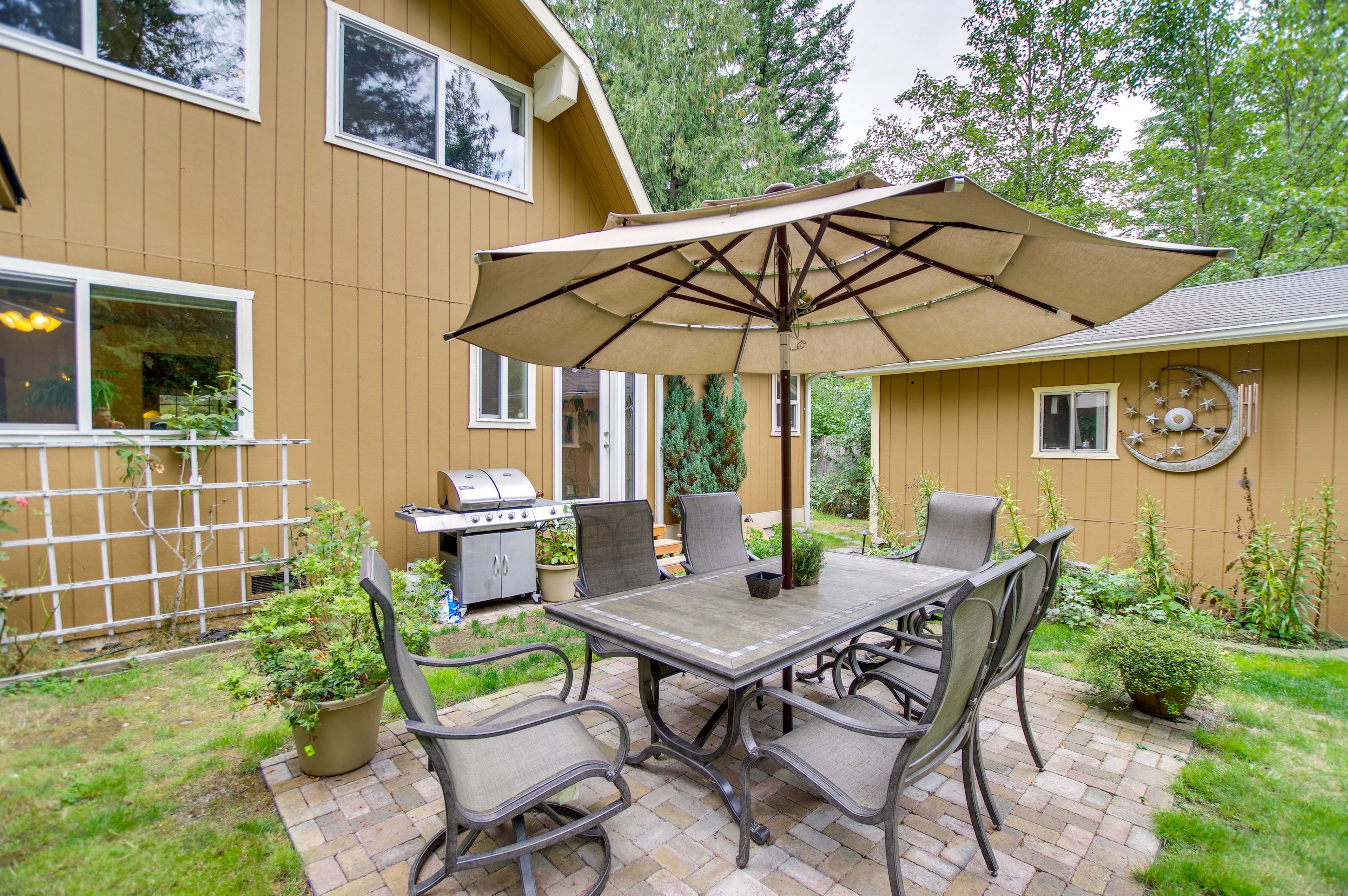 Backyard | Gas Grill | Hot Tub | Fire Pit