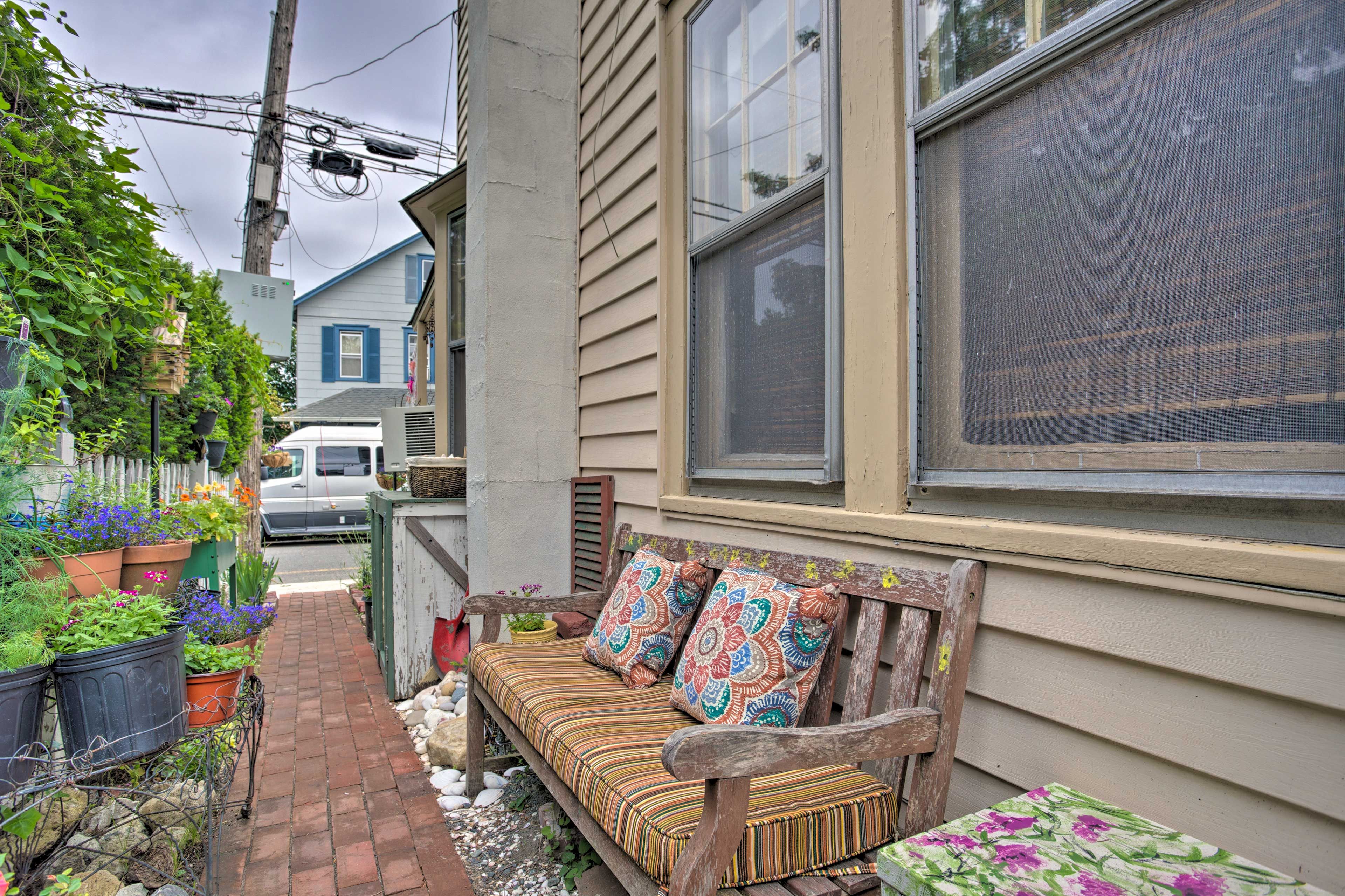 Courtyard | Seating