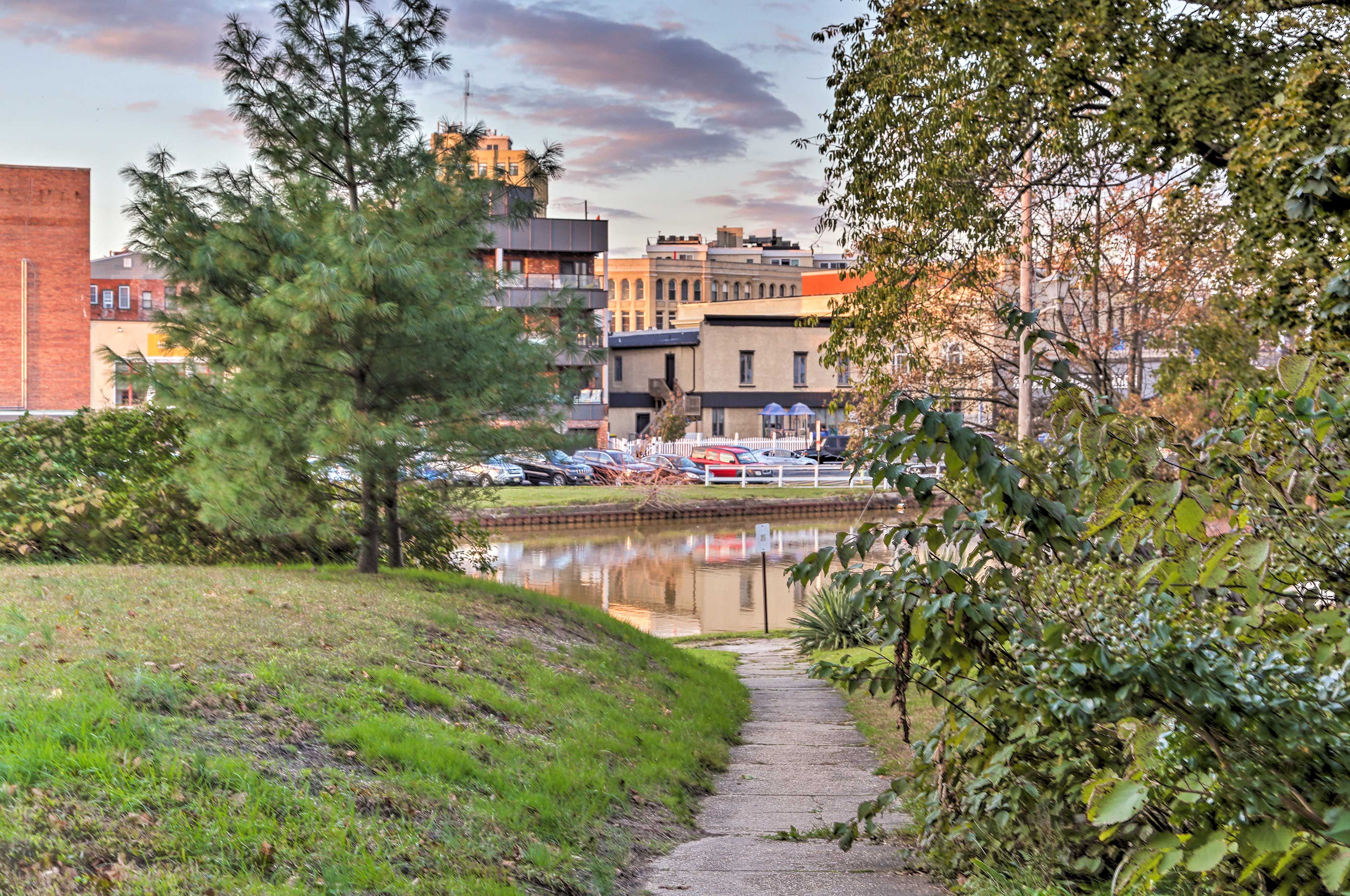 Surrounding Area | Walkable Location