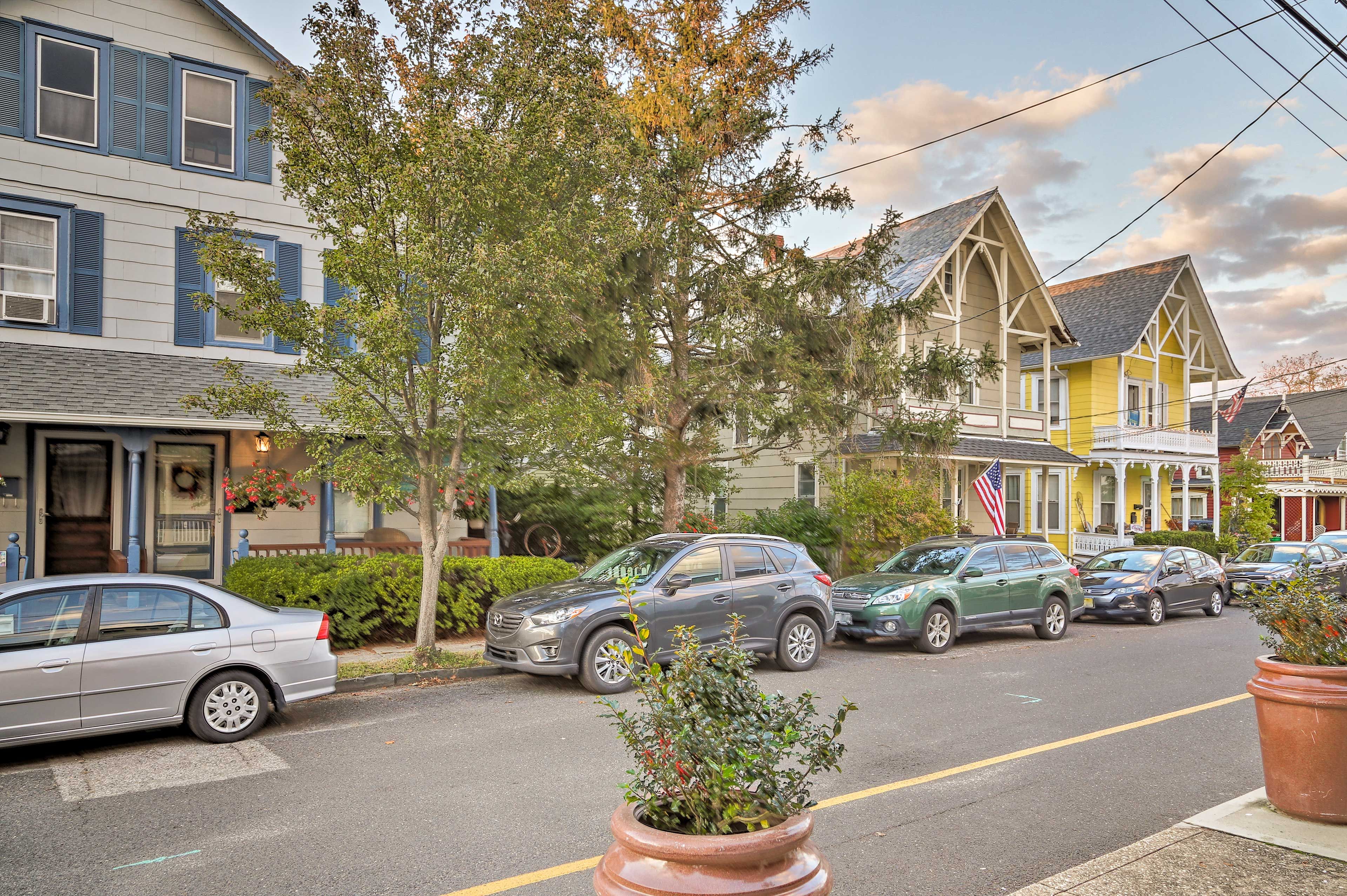 Exterior | Street Parking