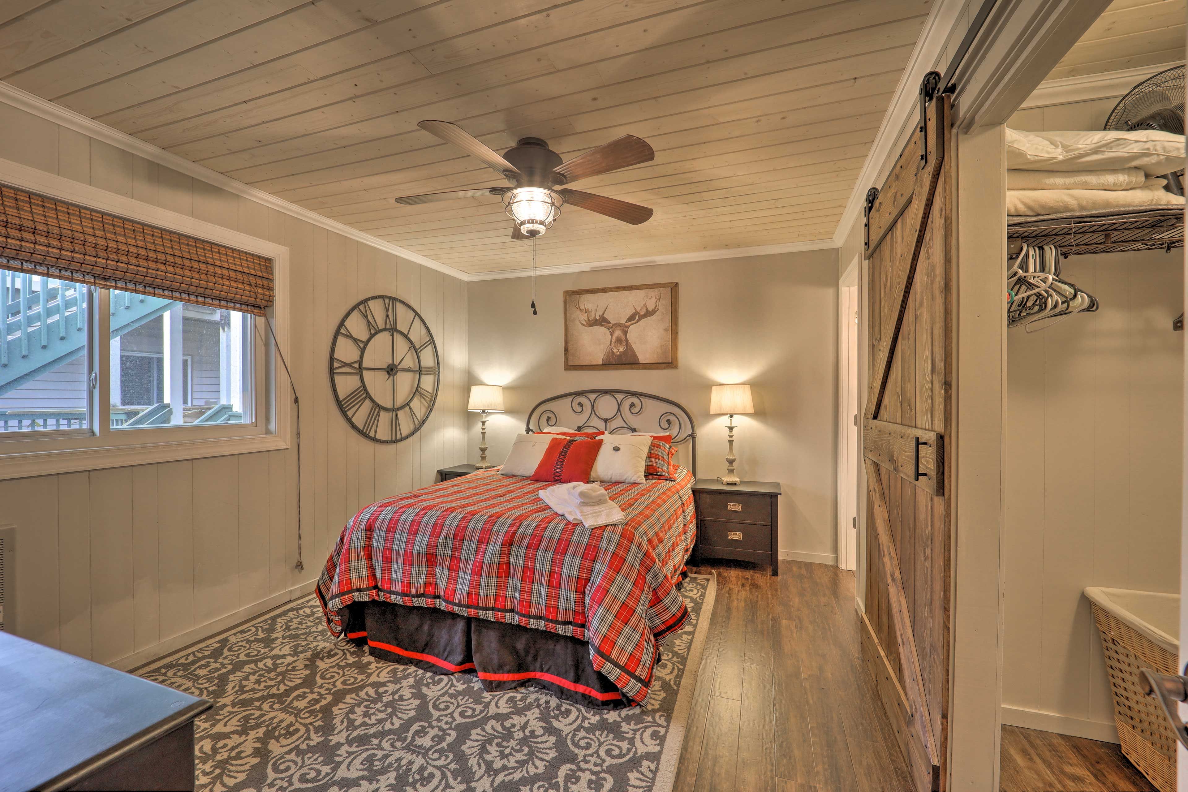 Bedroom 1 | Queen Bed