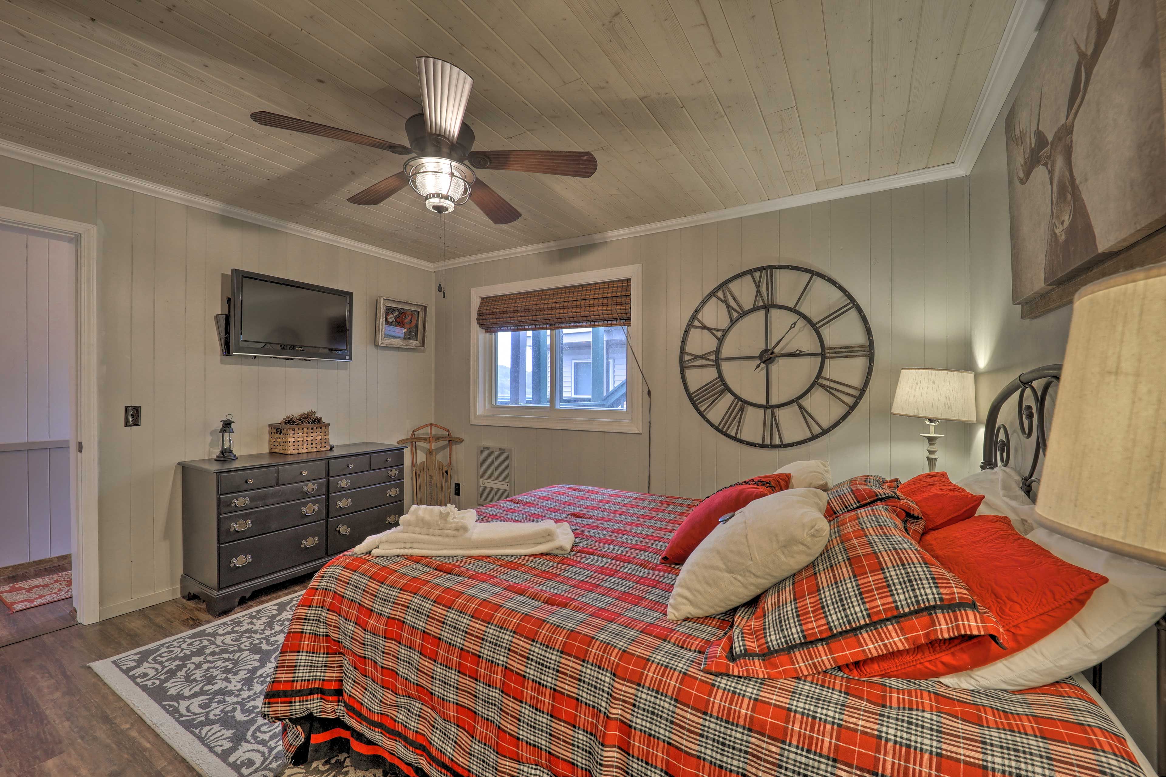 Bedroom 1 | Cable TV