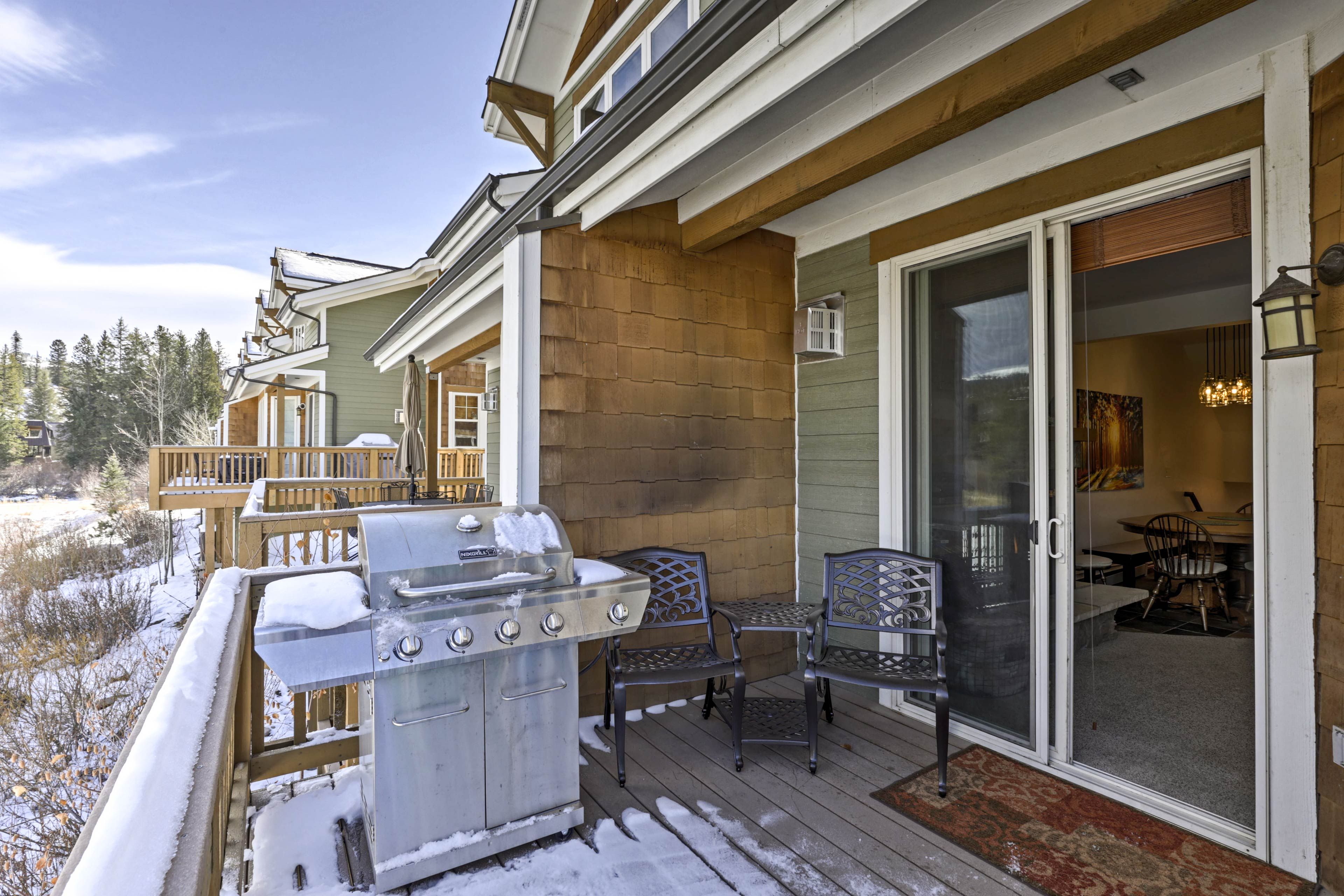 Host an après-ski barbecue out on the back deck!