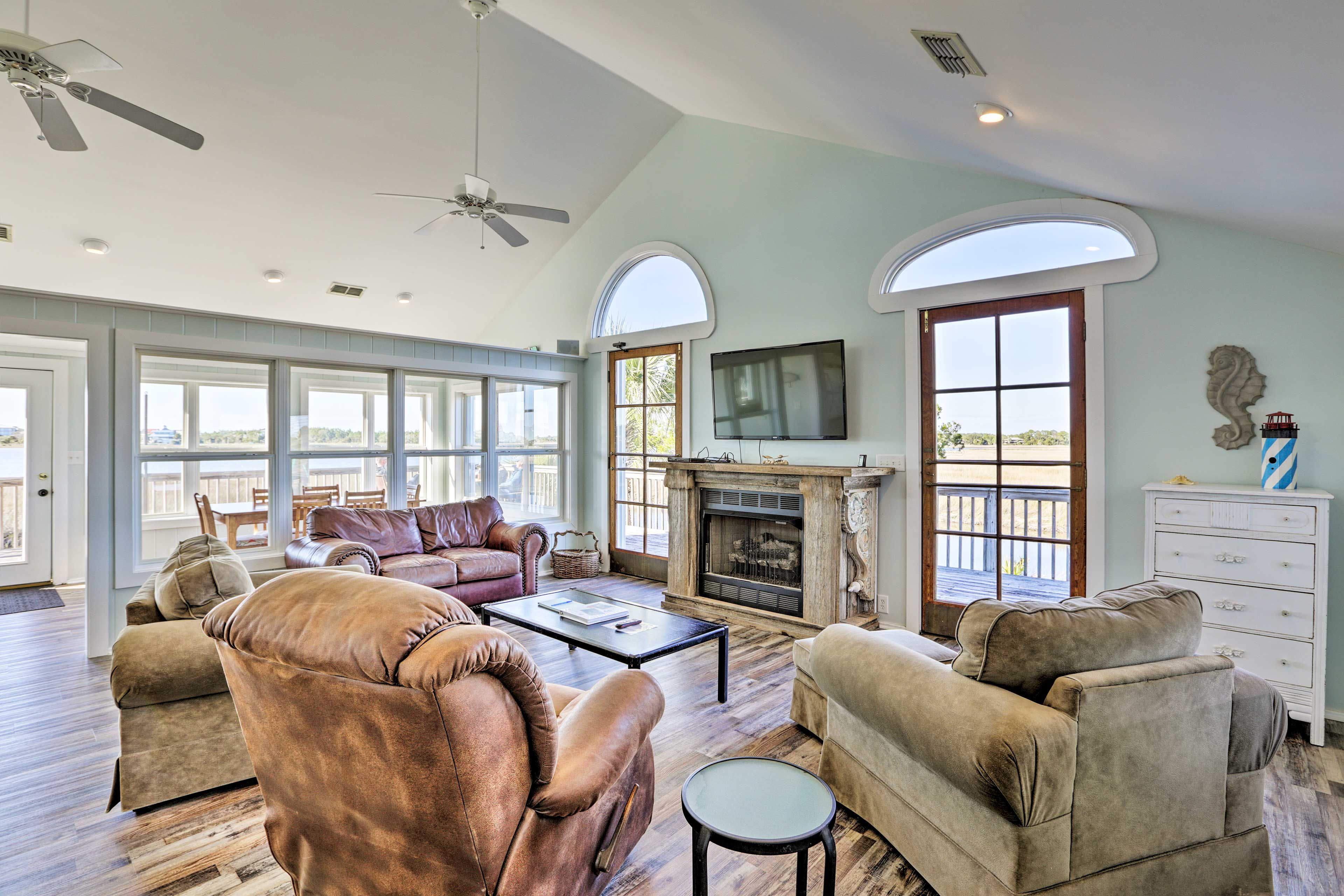 Crawfordville Vacation Rental | 2BR + Loft | 1.5BA | 1,550 Sq Ft | Stairs Requir