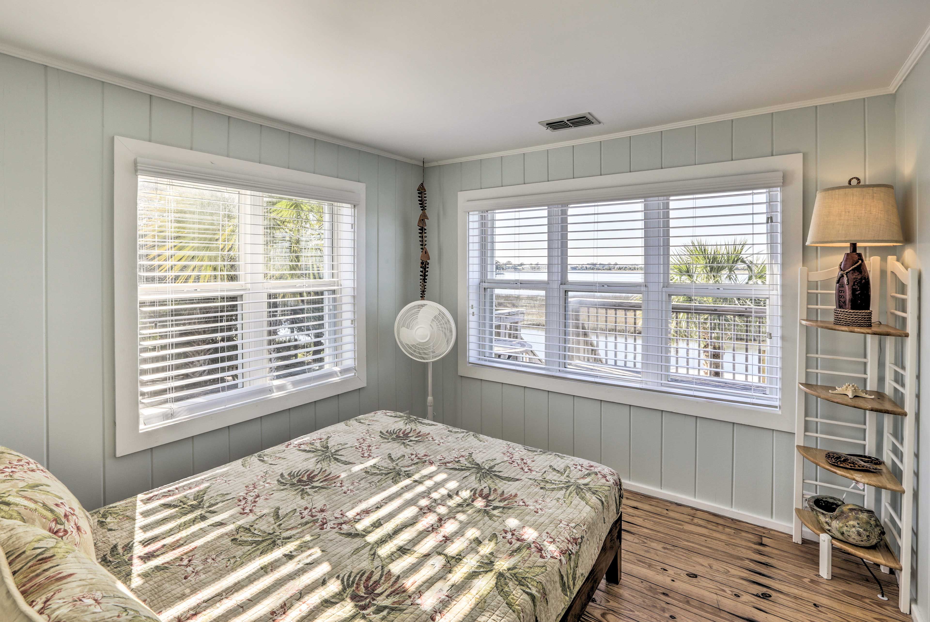 Bedroom 2 | Queen Bed