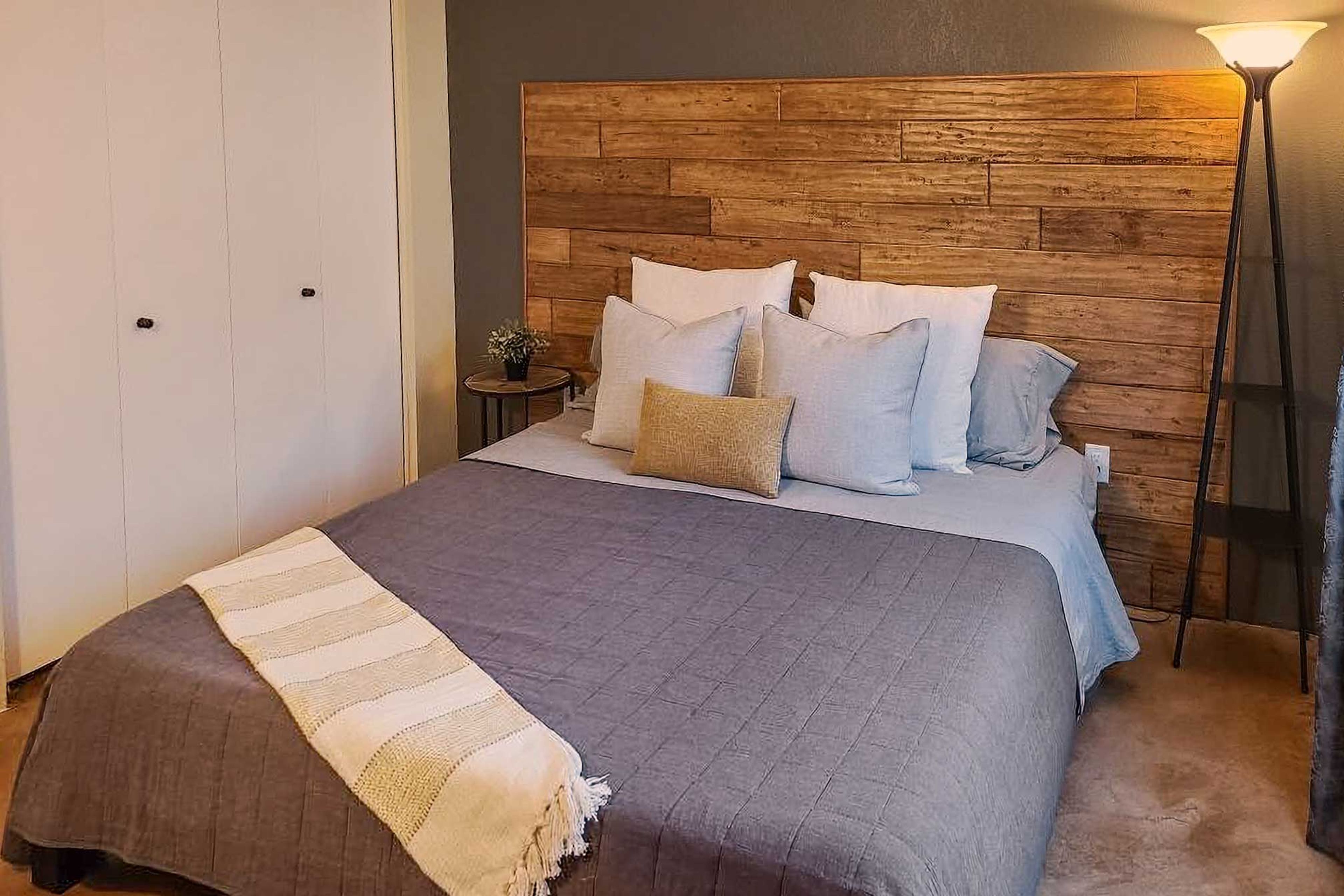 Bedroom 2 | King Bed