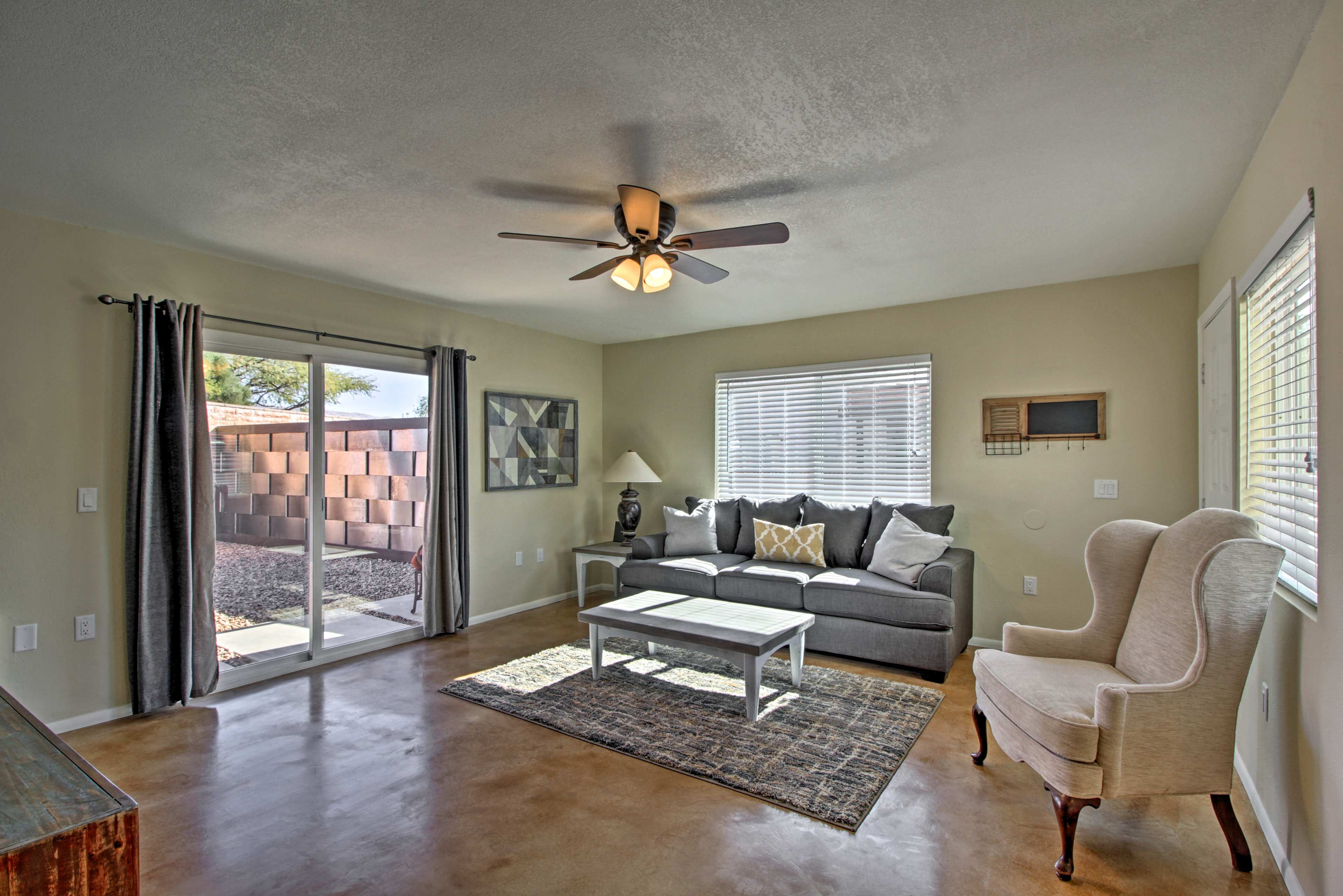 Living Room | Free WiFi | Central A/C & Heating