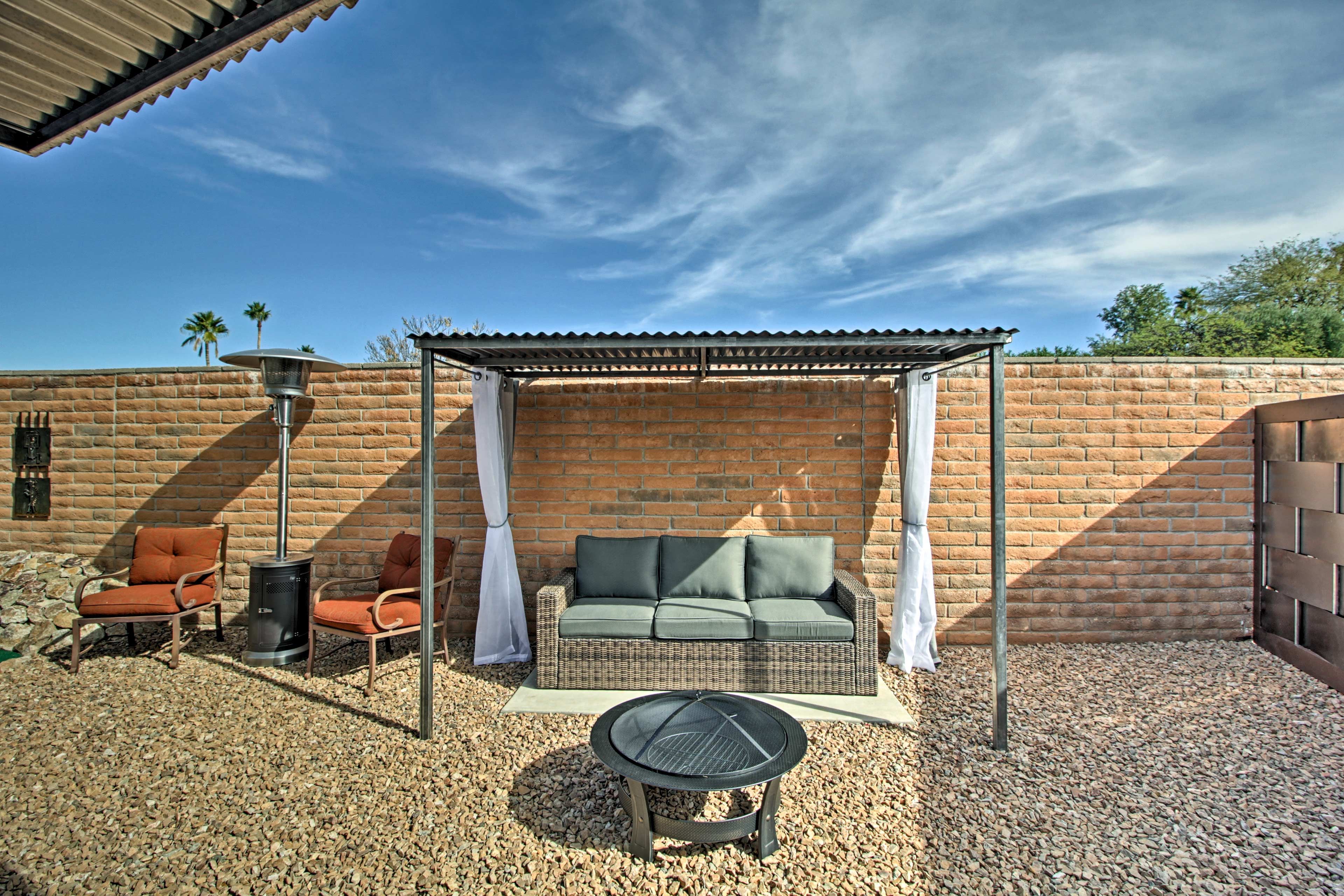 Backyard | Fire Pit | Heater | Gas Grill | Putt-Putt Turf