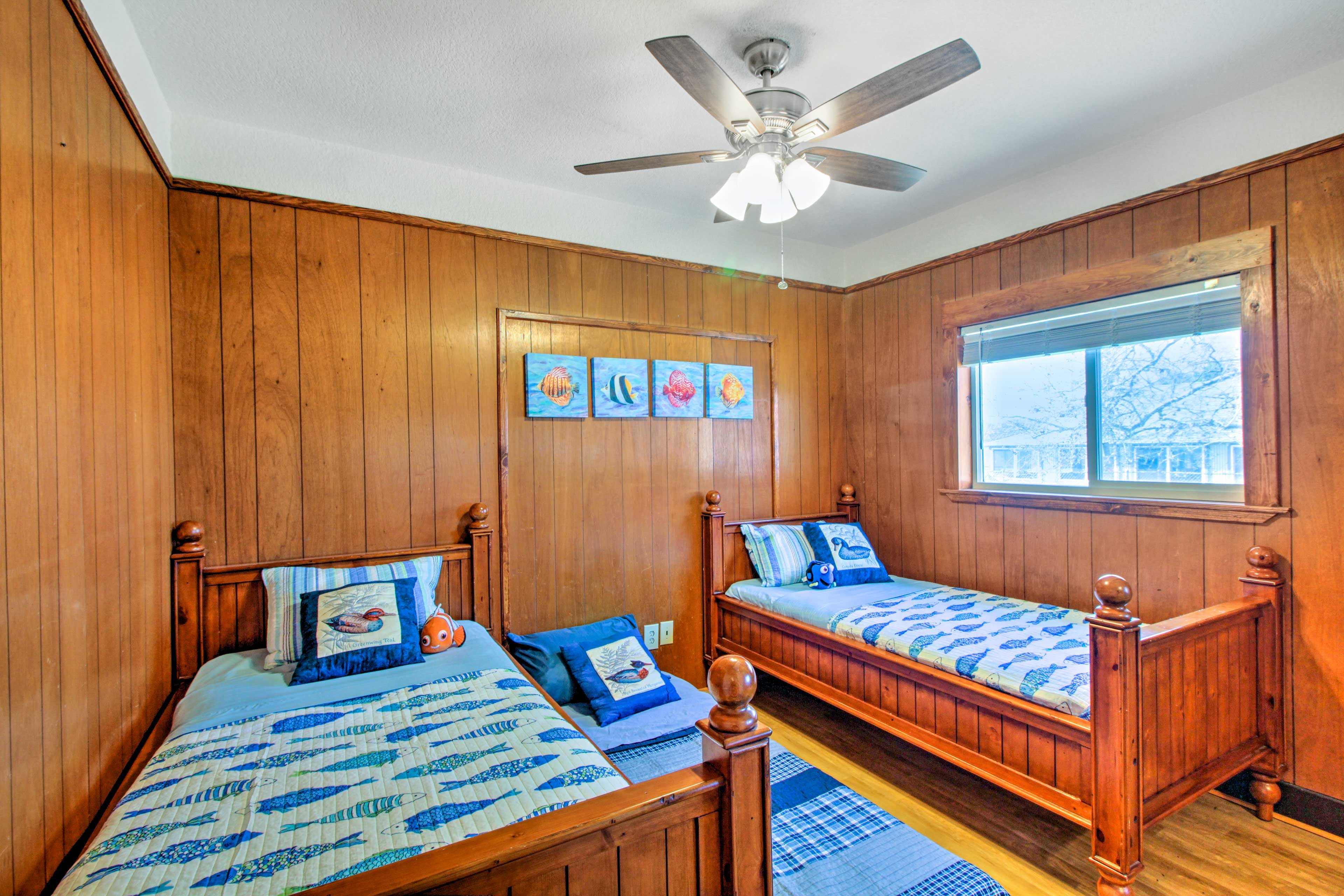 Bedroom 2 | 2 Twin Beds | Twin Trundle
