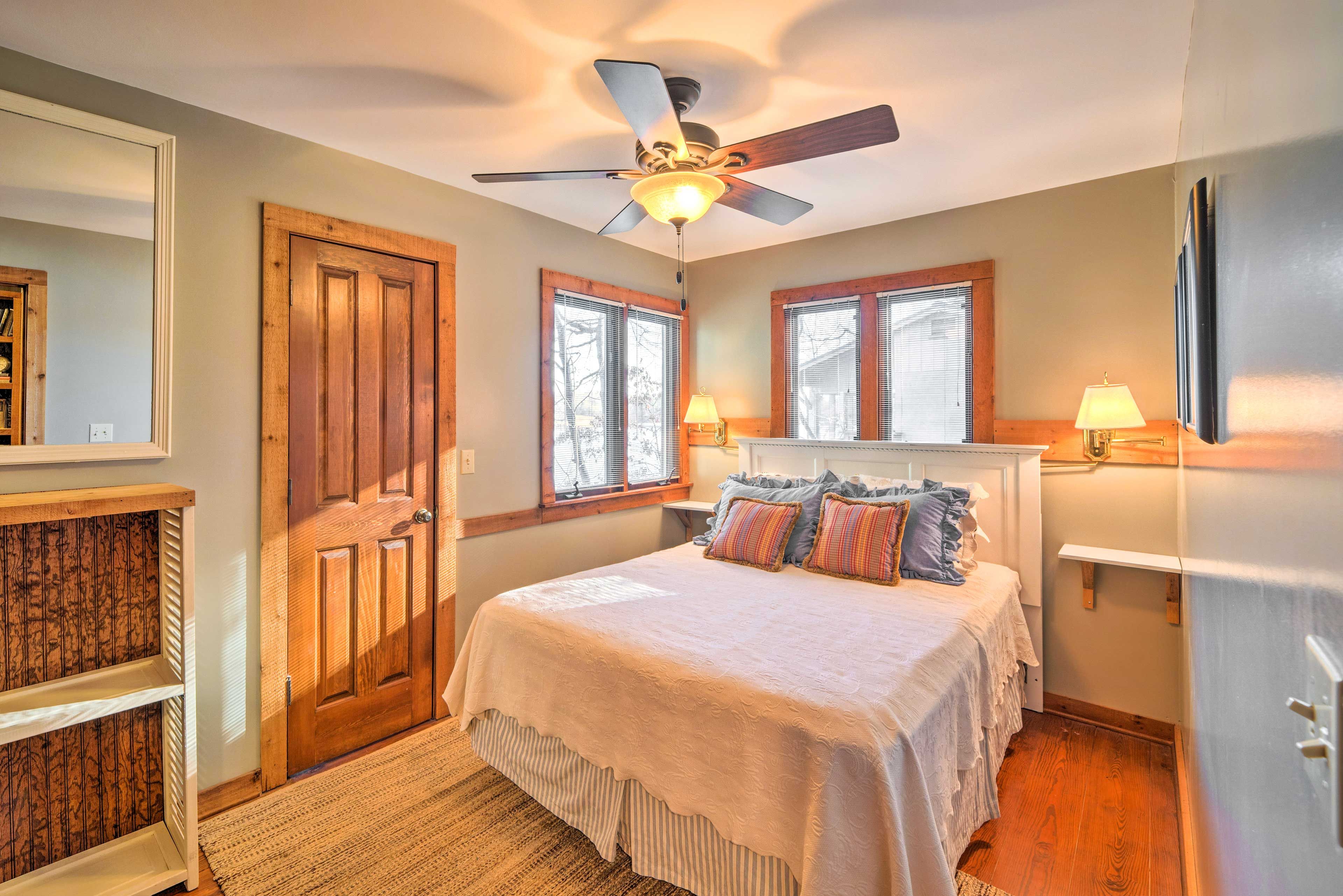 Bedroom 3 | Queen Bed